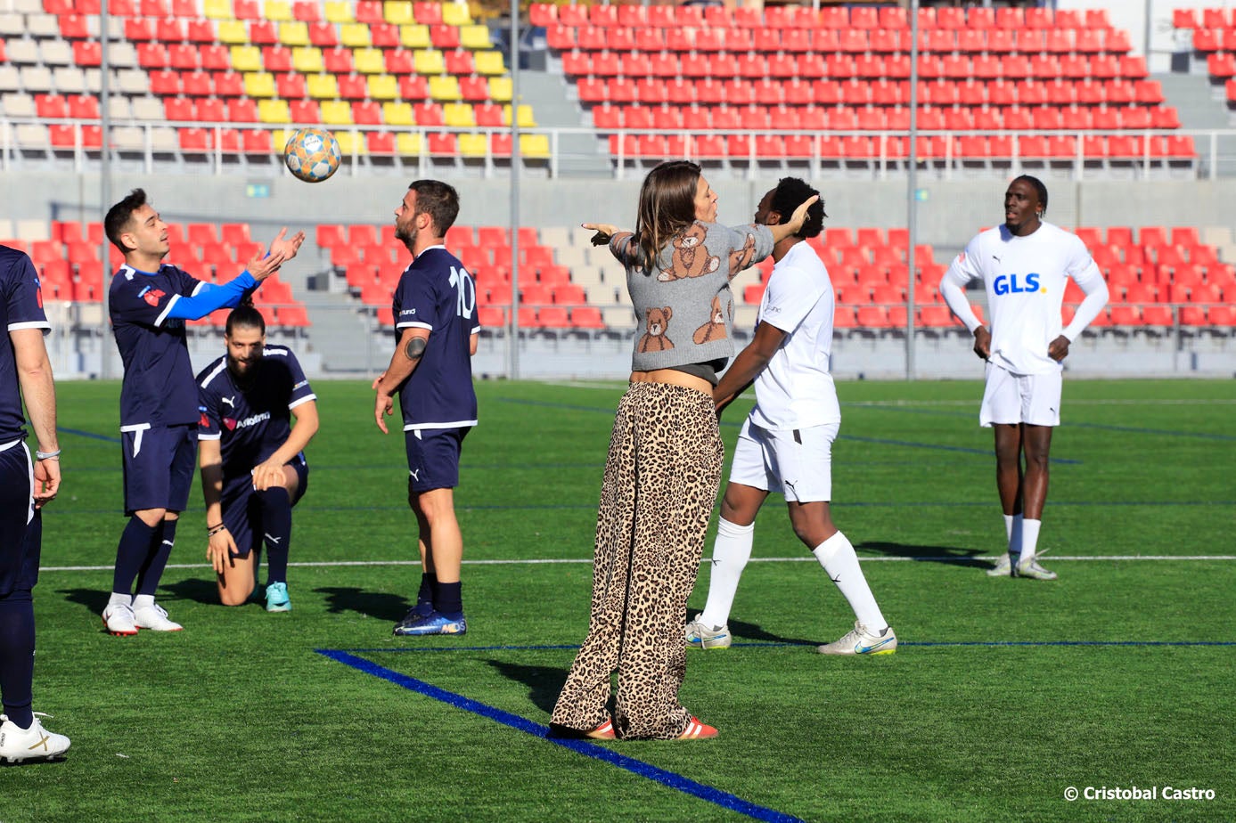 L'Estadi Olímpic de Terrassa, casa del Terrassa FC, ha estat enguany la seu de 'El partit dels famosos' de La Marató de 3Cat. Aquesta jornada esportiva, ha recaptat famosos de diverses disciplines, tant esportives com artístiques, per jugar a futbol i recaptar diners. Entre els participants més destacats trobem als egarencs Miki Nuñez i Lildami i el periodista Gerard Romero, entre molts d'altres | Cristóbal Castro