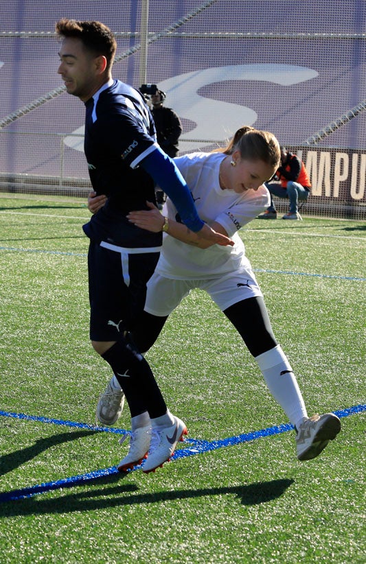 L'Estadi Olímpic de Terrassa, casa del Terrassa FC, ha estat enguany la seu de 'El partit dels famosos' de La Marató de 3Cat. Aquesta jornada esportiva, ha recaptat famosos de diverses disciplines, tant esportives com artístiques, per jugar a futbol i recaptar diners. Entre els participants més destacats trobem als egarencs Miki Nuñez i Lildami i el periodista Gerard Romero, entre molts d'altres | Cristóbal Castro