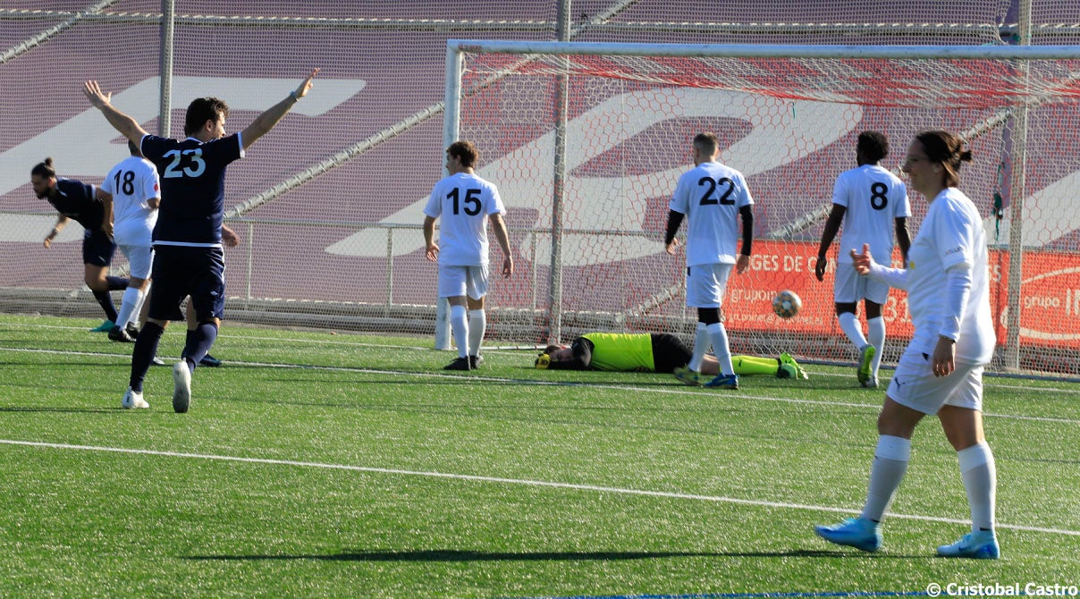 L'Estadi Olímpic de Terrassa, casa del Terrassa FC, ha estat enguany la seu de 'El partit dels famosos' de La Marató de 3Cat. Aquesta jornada esportiva, ha recaptat famosos de diverses disciplines, tant esportives com artístiques, per jugar a futbol i recaptar diners. Entre els participants més destacats trobem als egarencs Miki Nuñez i Lildami i el periodista Gerard Romero, entre molts d'altres | Cristóbal Castro