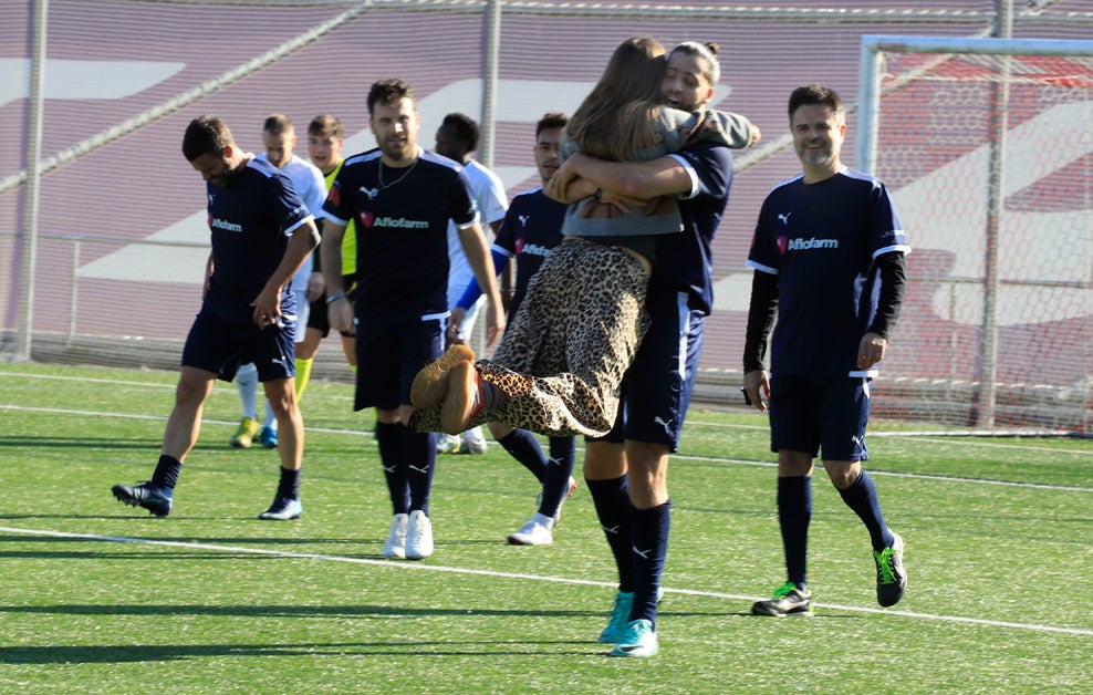 L'Estadi Olímpic de Terrassa, casa del Terrassa FC, ha estat enguany la seu de 'El partit dels famosos' de La Marató de 3Cat. Aquesta jornada esportiva, ha recaptat famosos de diverses disciplines, tant esportives com artístiques, per jugar a futbol i recaptar diners. Entre els participants més destacats trobem als egarencs Miki Nuñez i Lildami i el periodista Gerard Romero, entre molts d'altres | Cristóbal Castro