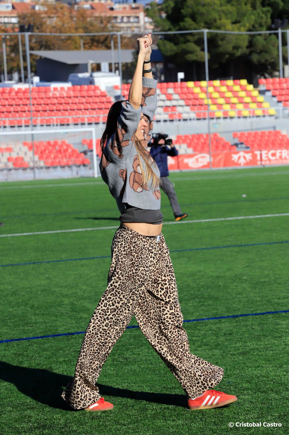 L'Estadi Olímpic de Terrassa, casa del Terrassa FC, ha estat enguany la seu de 'El partit dels famosos' de La Marató de 3Cat. Aquesta jornada esportiva, ha recaptat famosos de diverses disciplines, tant esportives com artístiques, per jugar a futbol i recaptar diners. Entre els participants més destacats trobem als egarencs Miki Nuñez i Lildami i el periodista Gerard Romero, entre molts d'altres | Cristóbal Castro