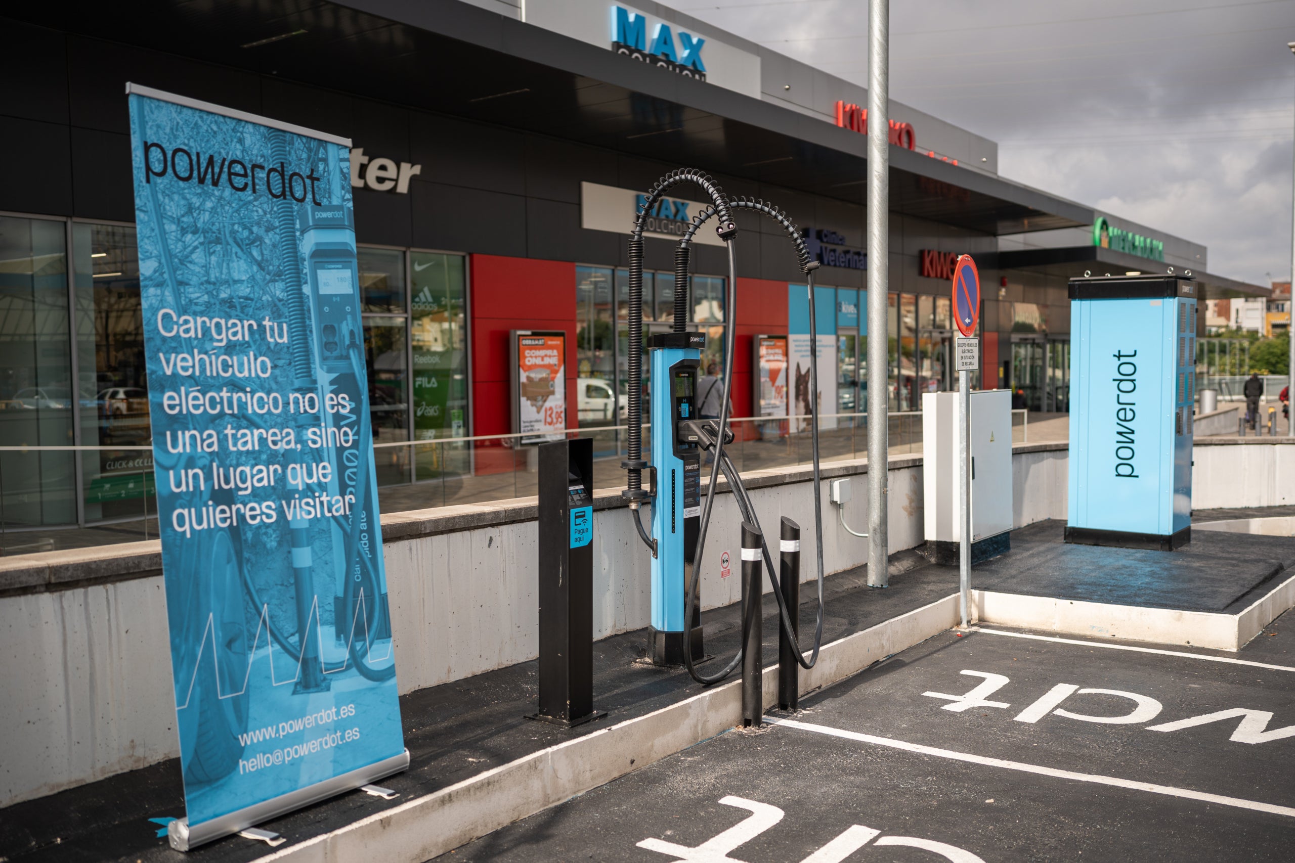 Punts de recàrrega Powerdot al parc comercial Terrassa Plaça | 3AW