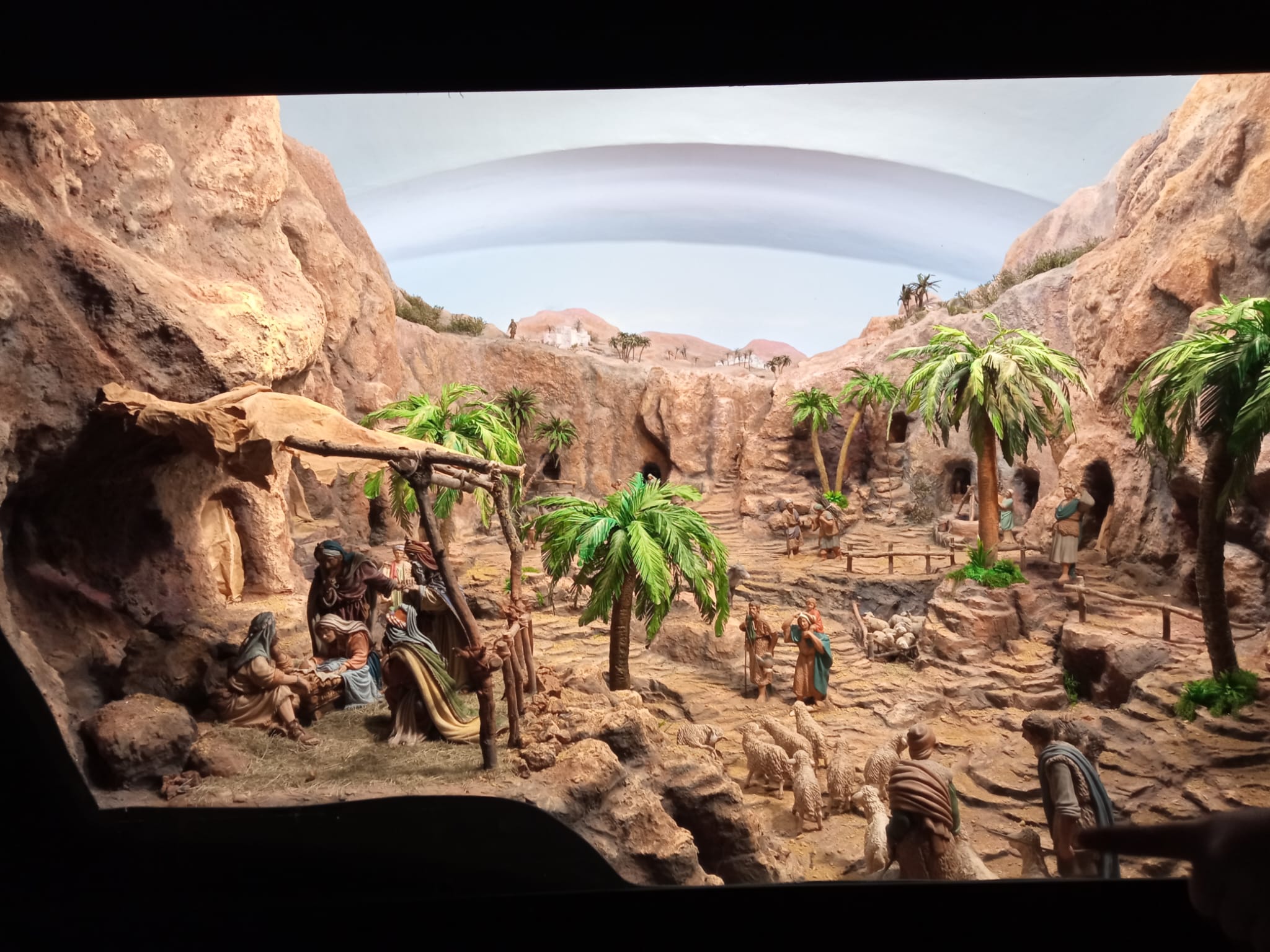 De l'1 de desembre de 2024 al 9 de gener de 2025 soterrani de la Catedral del Sant Esperit de Terrassa està acollint una exposició de pessebres. La mostra està formada per un total de 14 pessebres elaborats per socis i sòcies de l'Agrupació de Pessebristes de Terrassa. Enguany, el 83è pessebre oficial és obra del membre de l'Agrupació Ferran Fonte Ibáñez | Ramon Navarro