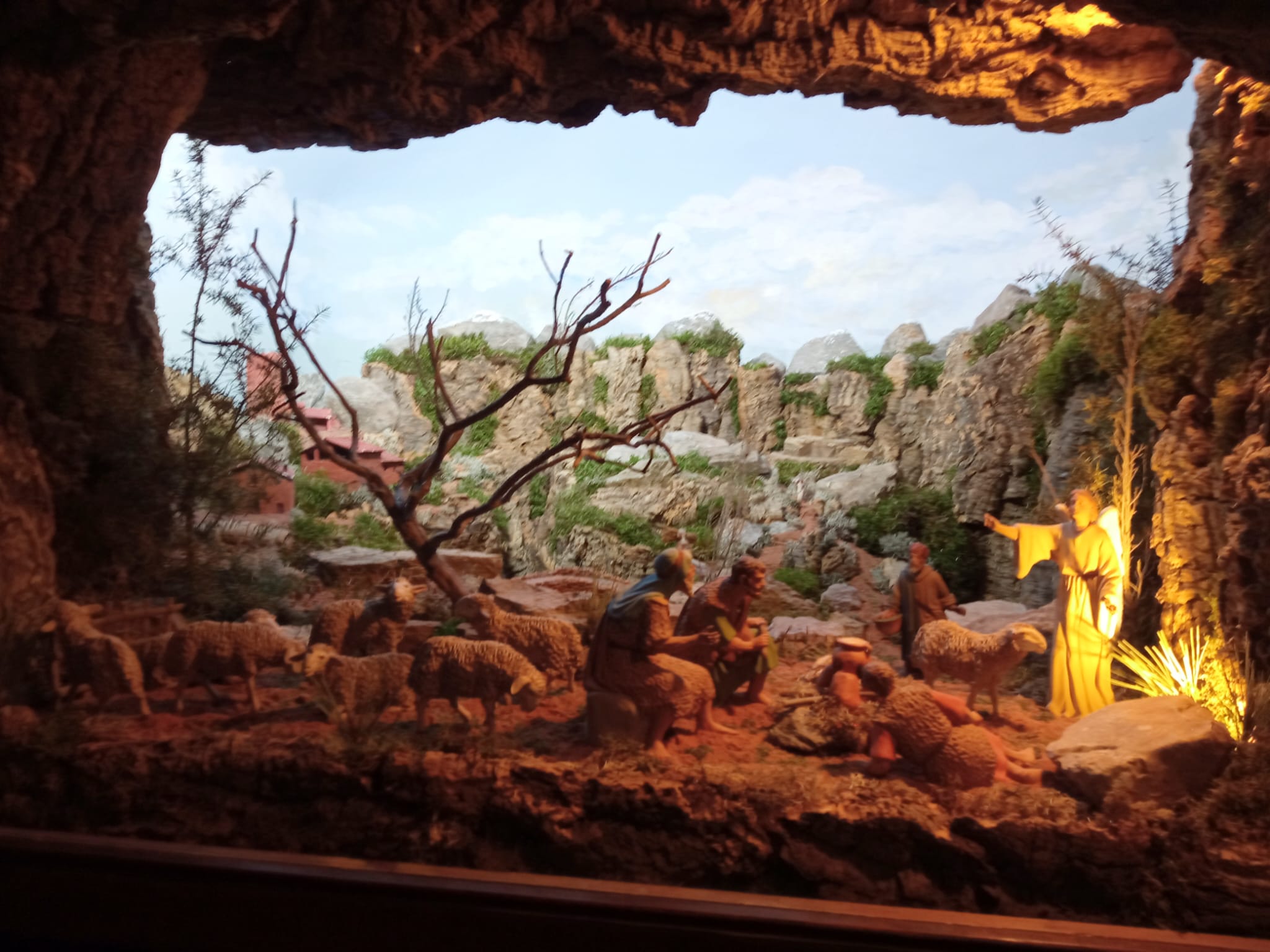 De l'1 de desembre de 2024 al 9 de gener de 2025 soterrani de la Catedral del Sant Esperit de Terrassa està acollint una exposició de pessebres. La mostra està formada per un total de 14 pessebres elaborats per socis i sòcies de l'Agrupació de Pessebristes de Terrassa. Enguany, el 83è pessebre oficial és obra del membre de l'Agrupació Ferran Fonte Ibáñez | Ramon Navarro