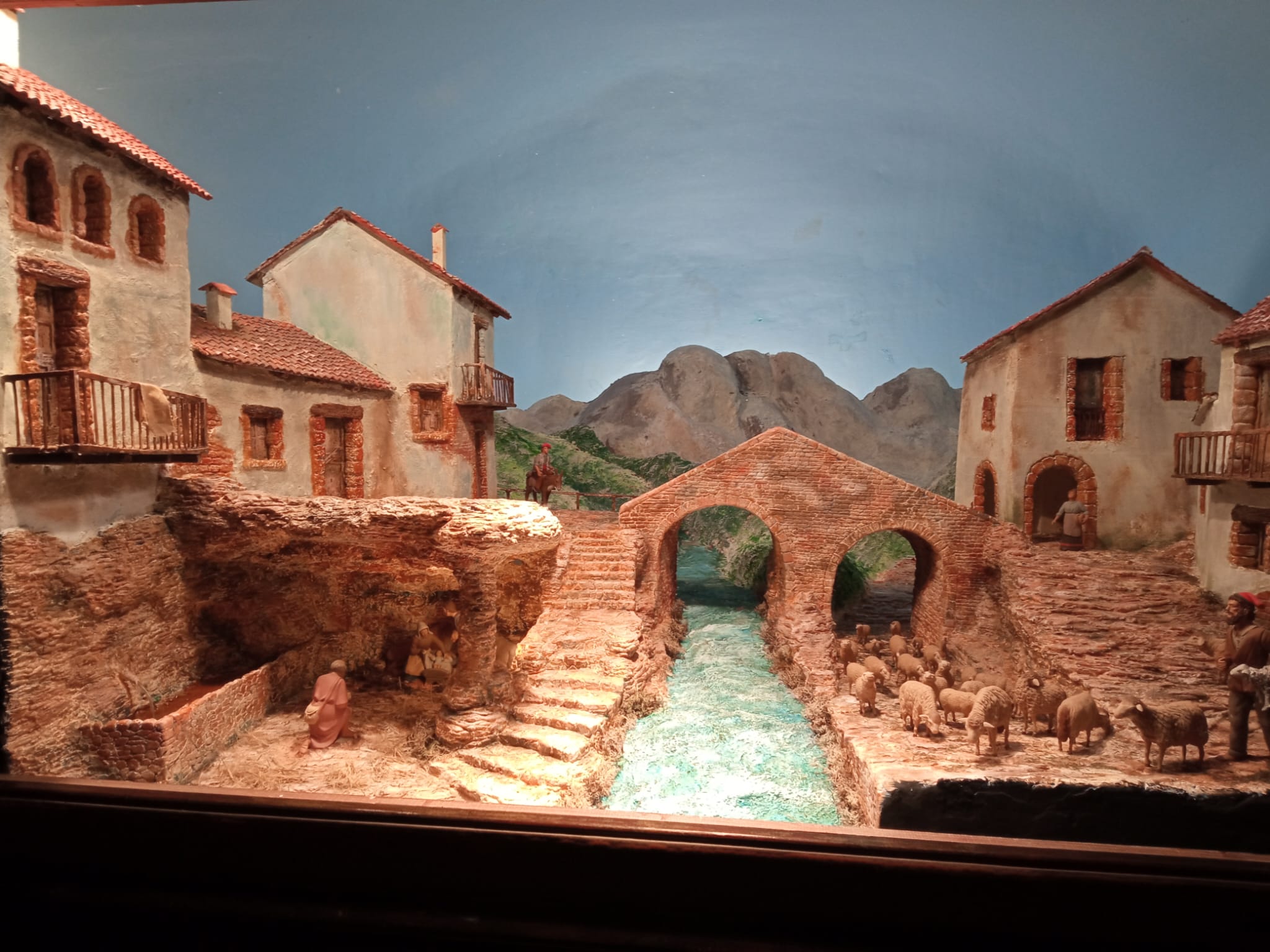 De l'1 de desembre de 2024 al 9 de gener de 2025 soterrani de la Catedral del Sant Esperit de Terrassa està acollint una exposició de pessebres. La mostra està formada per un total de 14 pessebres elaborats per socis i sòcies de l'Agrupació de Pessebristes de Terrassa. Enguany, el 83è pessebre oficial és obra del membre de l'Agrupació Ferran Fonte Ibáñez | Ramon Navarro