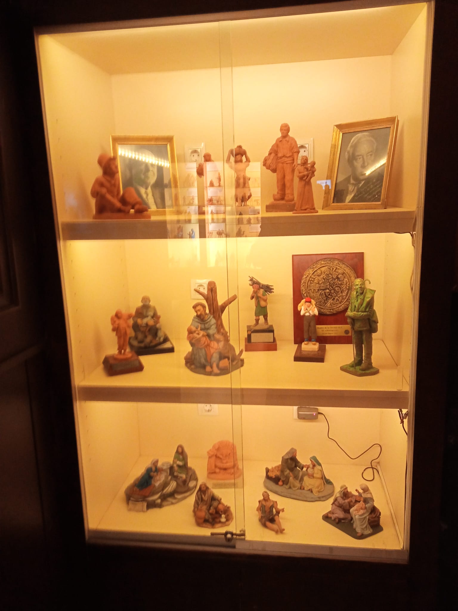 De l'1 de desembre de 2024 al 9 de gener de 2025 soterrani de la Catedral del Sant Esperit de Terrassa està acollint una exposició de pessebres. La mostra està formada per un total de 14 pessebres elaborats per socis i sòcies de l'Agrupació de Pessebristes de Terrassa. Enguany, el 83è pessebre oficial és obra del membre de l'Agrupació Ferran Fonte Ibáñez | Ramon Navarro