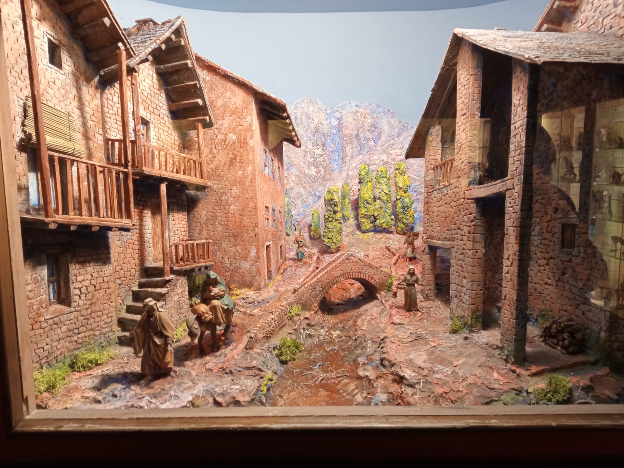 De l'1 de desembre de 2024 al 9 de gener de 2025 soterrani de la Catedral del Sant Esperit de Terrassa està acollint una exposició de pessebres. La mostra està formada per un total de 14 pessebres elaborats per socis i sòcies de l'Agrupació de Pessebristes de Terrassa. Enguany, el 83è pessebre oficial és obra del membre de l'Agrupació Ferran Fonte Ibáñez | Ramon Navarro