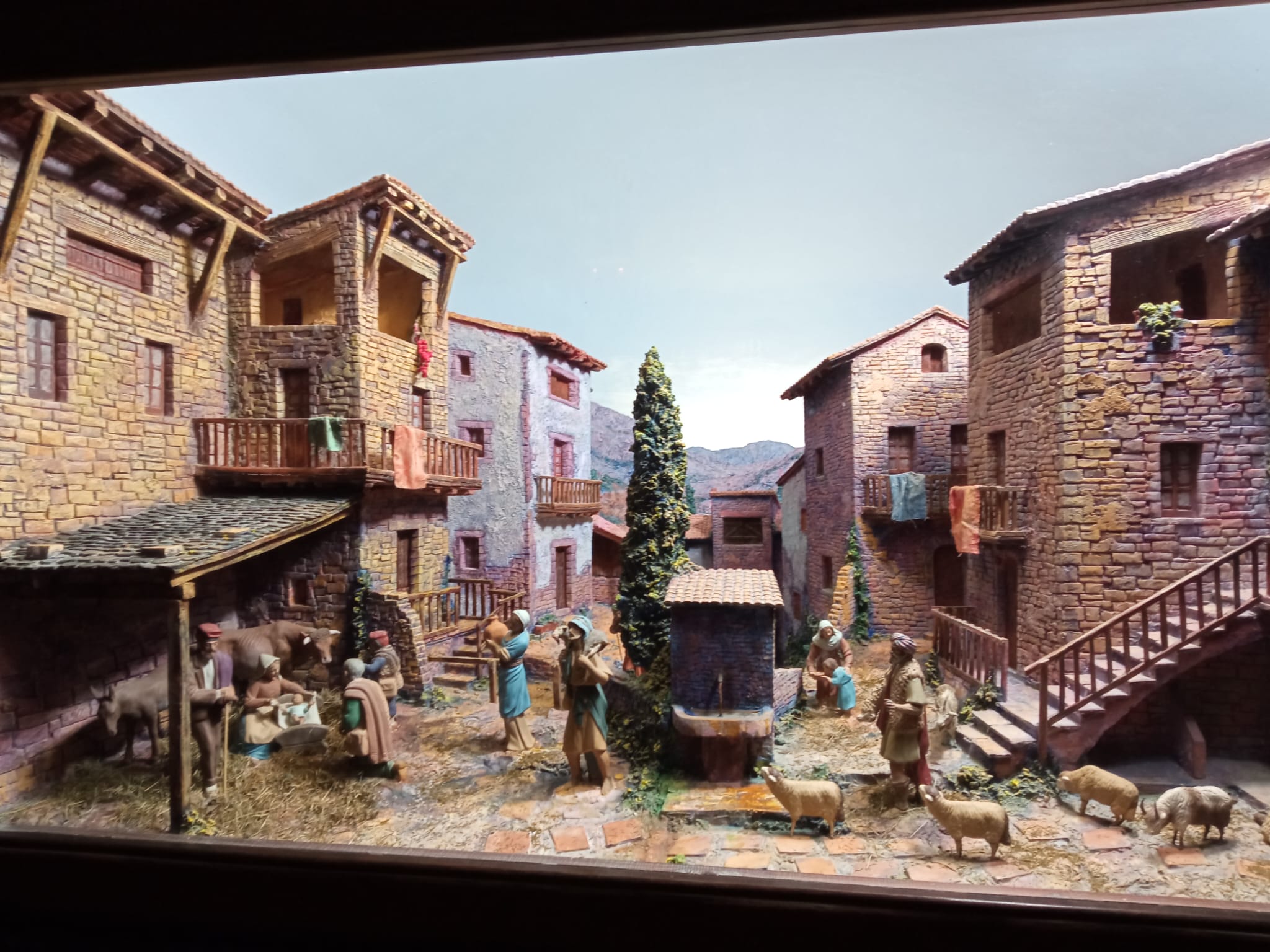 De l'1 de desembre de 2024 al 9 de gener de 2025 soterrani de la Catedral del Sant Esperit de Terrassa està acollint una exposició de pessebres. La mostra està formada per un total de 14 pessebres elaborats per socis i sòcies de l'Agrupació de Pessebristes de Terrassa. Enguany, el 83è pessebre oficial és obra del membre de l'Agrupació Ferran Fonte Ibáñez | Ramon Navarro