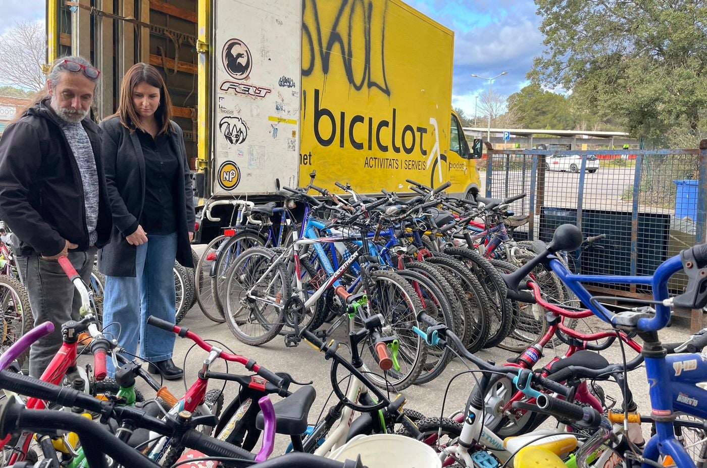 Acte de donació de les bicicletes abandonades o portades a la deixalleria a l'entitat Biciclot | Aj. Terrassa