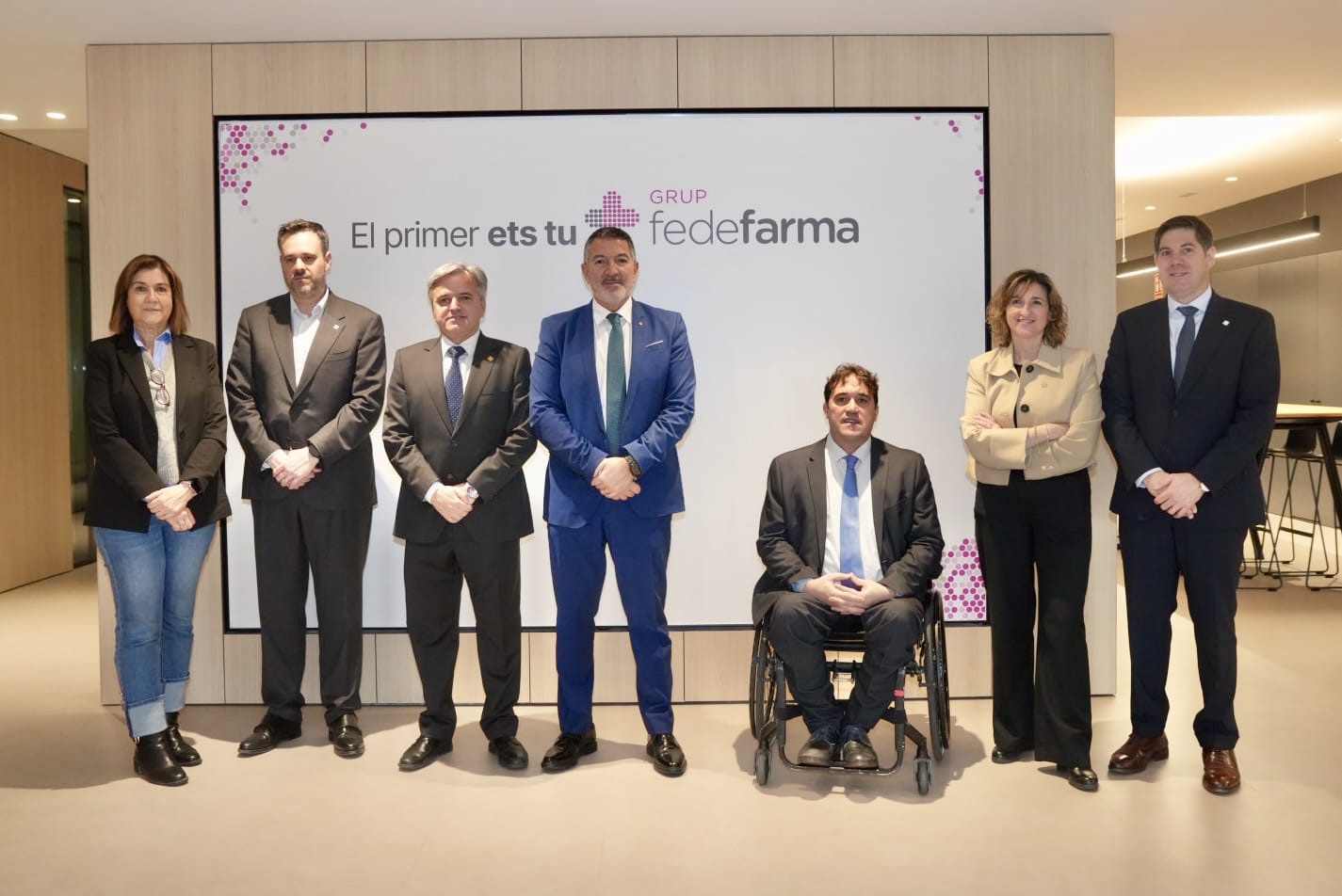 Visita del conseller d'Economia, Miquel Sàmper, a l'empresa Fedefarma de Terrassa | Gencat