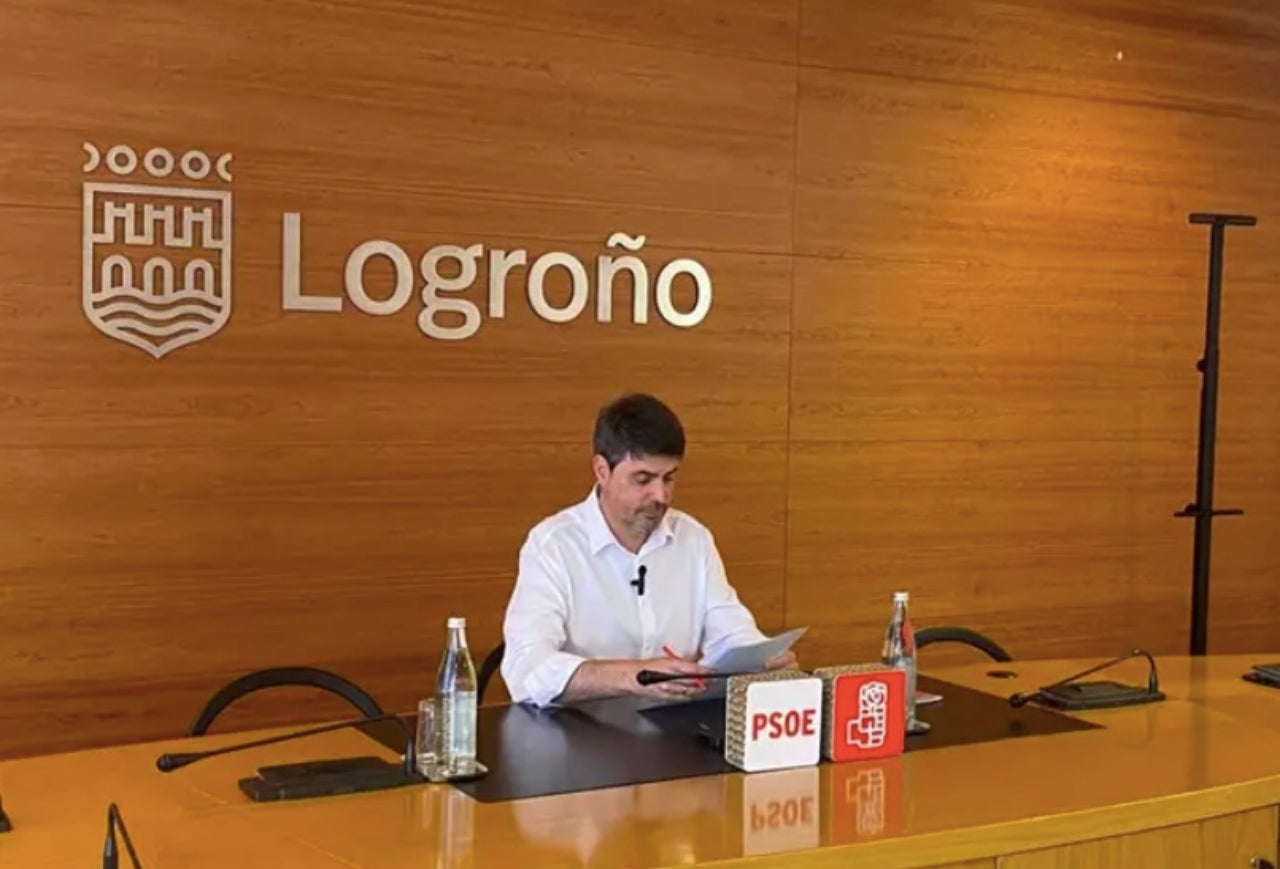 El portaveu del grup municipal del PSOE, Luis Alonso, a l'Ajuntament de Logronyo | Europa Press