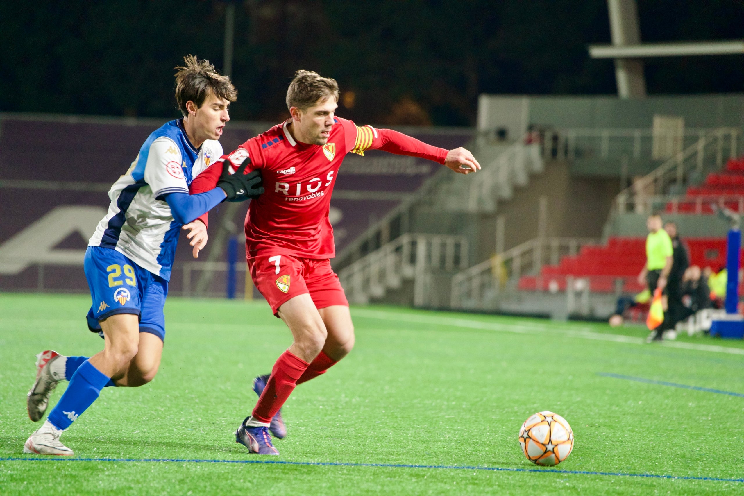 Jugada del partit de Copa Catalunya entre el Terrassa FC i el CE Sabadell | Mireia Comas