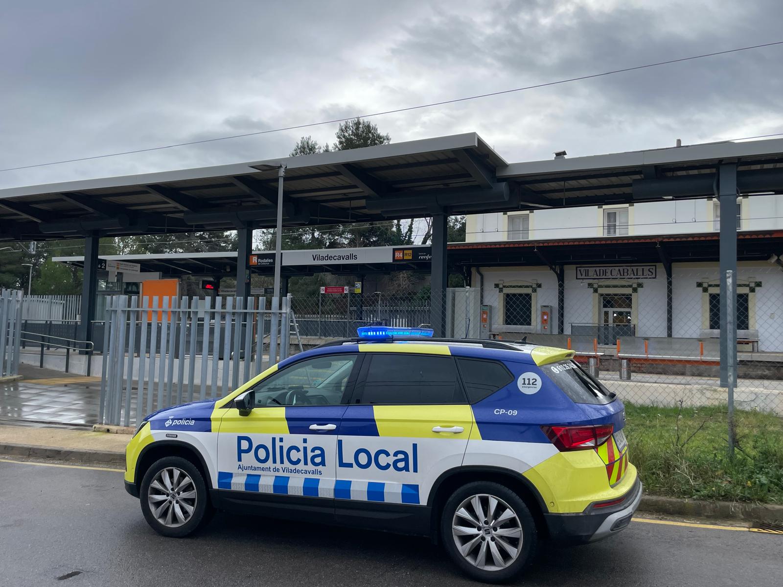 Vehicle de la Policia Local de Viladecavalls a l'estació de Renfe | AJ. Viladecavalls