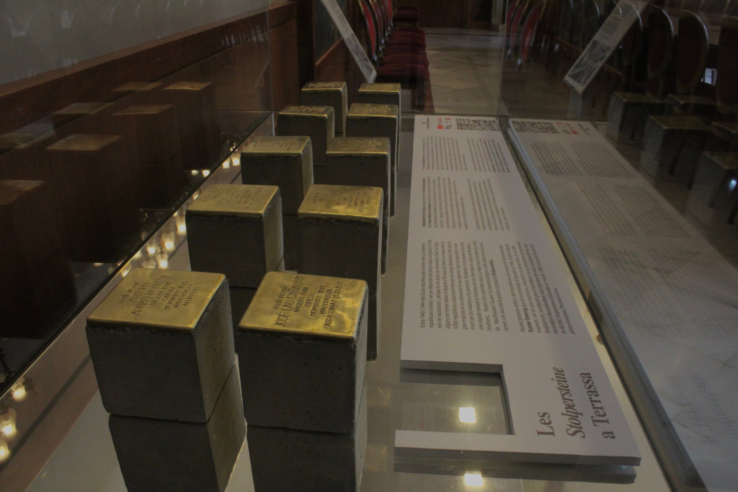 Exposició de les deu noves llambordes en record dels deportats | Lucia Rivera