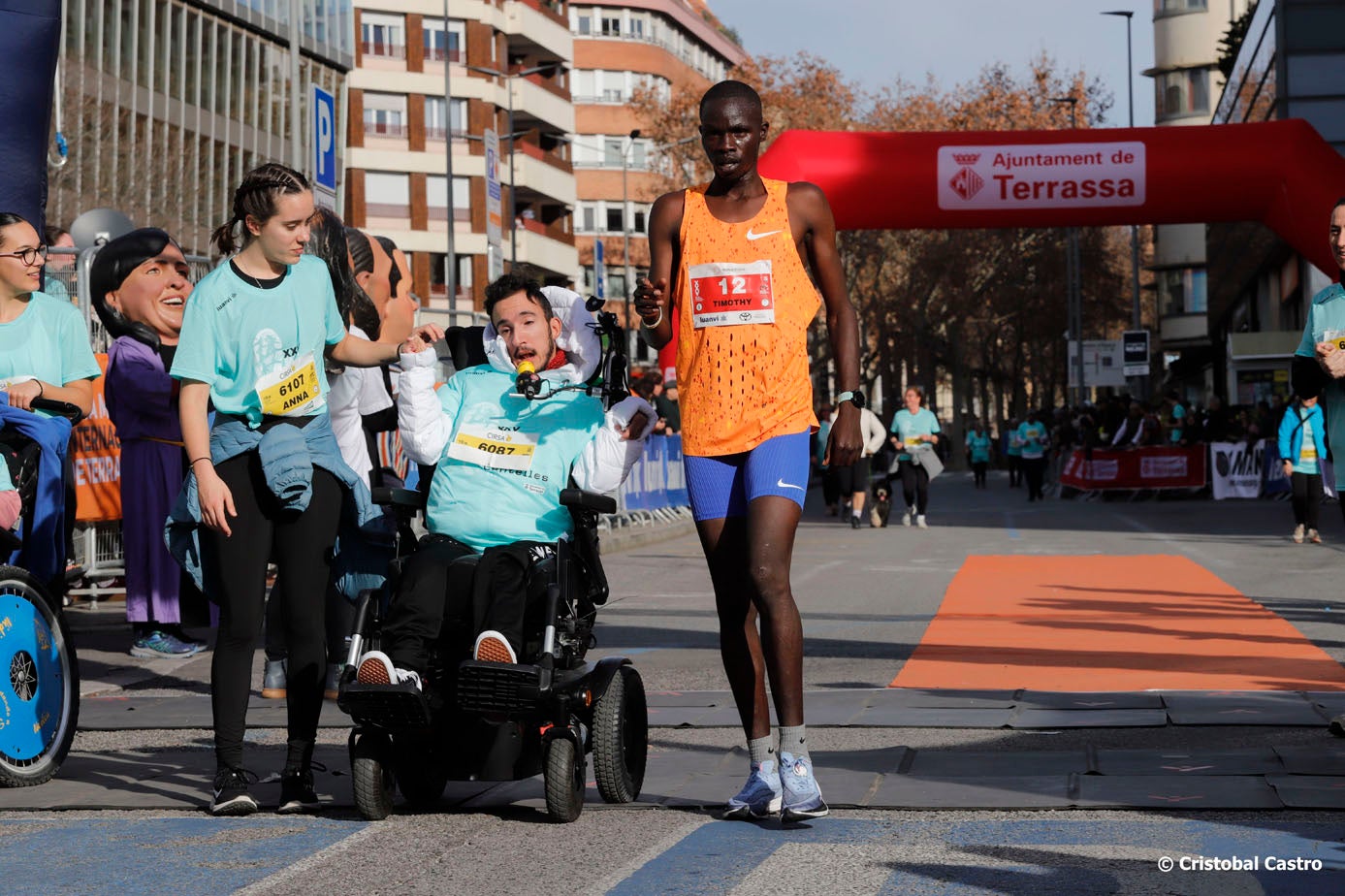 Aquest diumenge, 26 de gener, ha tingut la 25a edició de la Mitja Marató Internacional de Terrassa. La competició ha comptat amb la participació d'uns 3.500 corredors, entre la cursa llarga (21km) i la Santi Centelles (5km). Els guanyadors de la Mitjà Marató han estat Mikiyas Barega i Kiros Muaz, amb un temps d'1:02:18 i 1:14:06, respectivament. | Cristóbal Castro