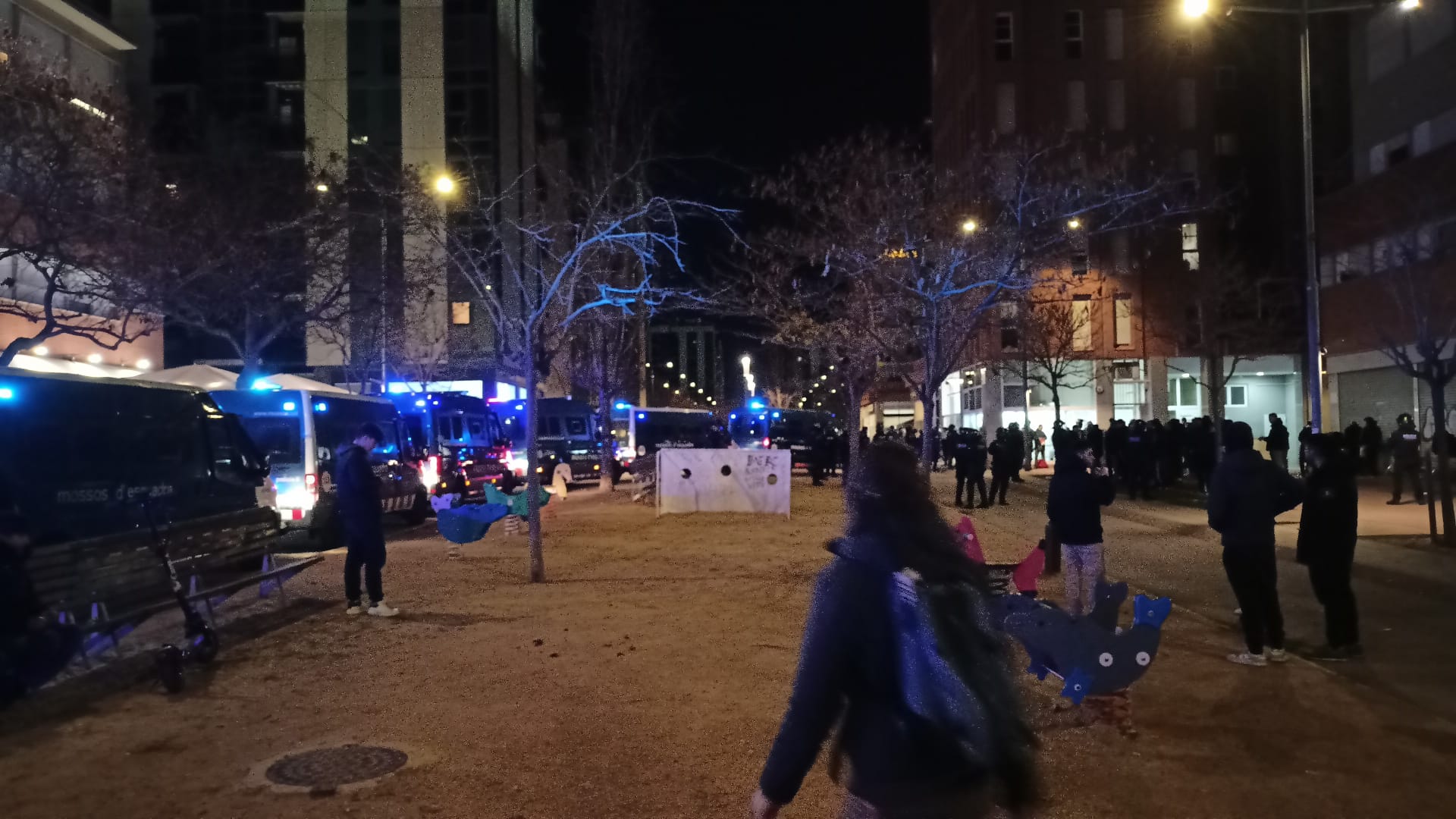 Dispositiu dels Mossos d'Esquadra als voltants de l'Estadi Olímpic | Joan Manel Oller