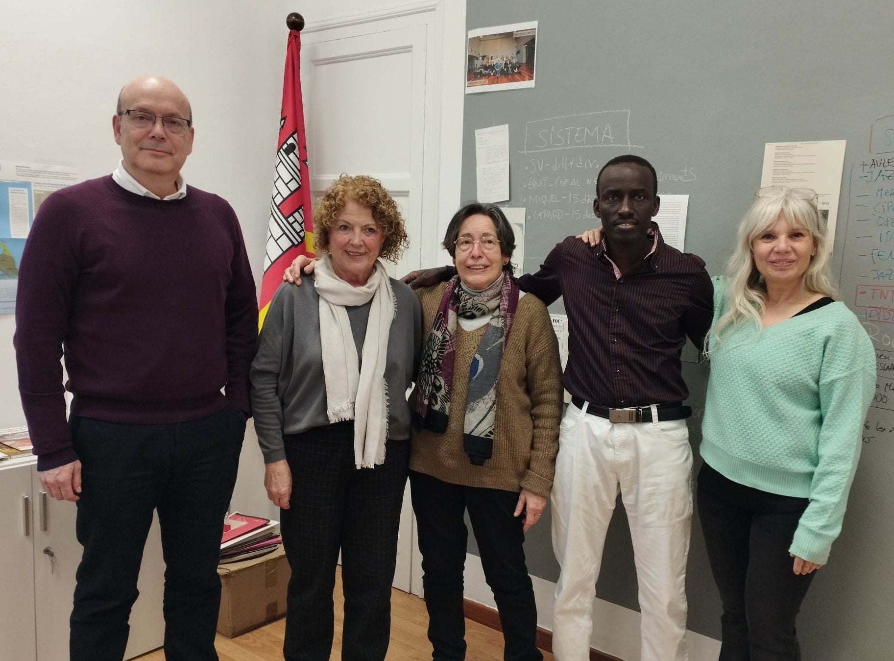 La regidora de Solidaritat i Cooperació Internacional, Rosa Boladeras, va rebre ahir representants de l'entitat Microcrèdits Solidaris per l'Àfrica i de l'empresa Circutor | Ajuntament de Terrassa
