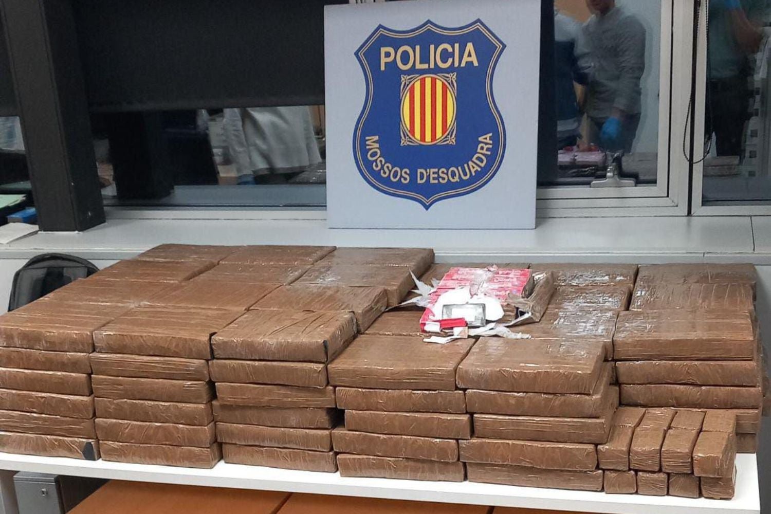 Detinguts a la C-1413a per transportar 287 quilos d'haixix en un camió | ACN