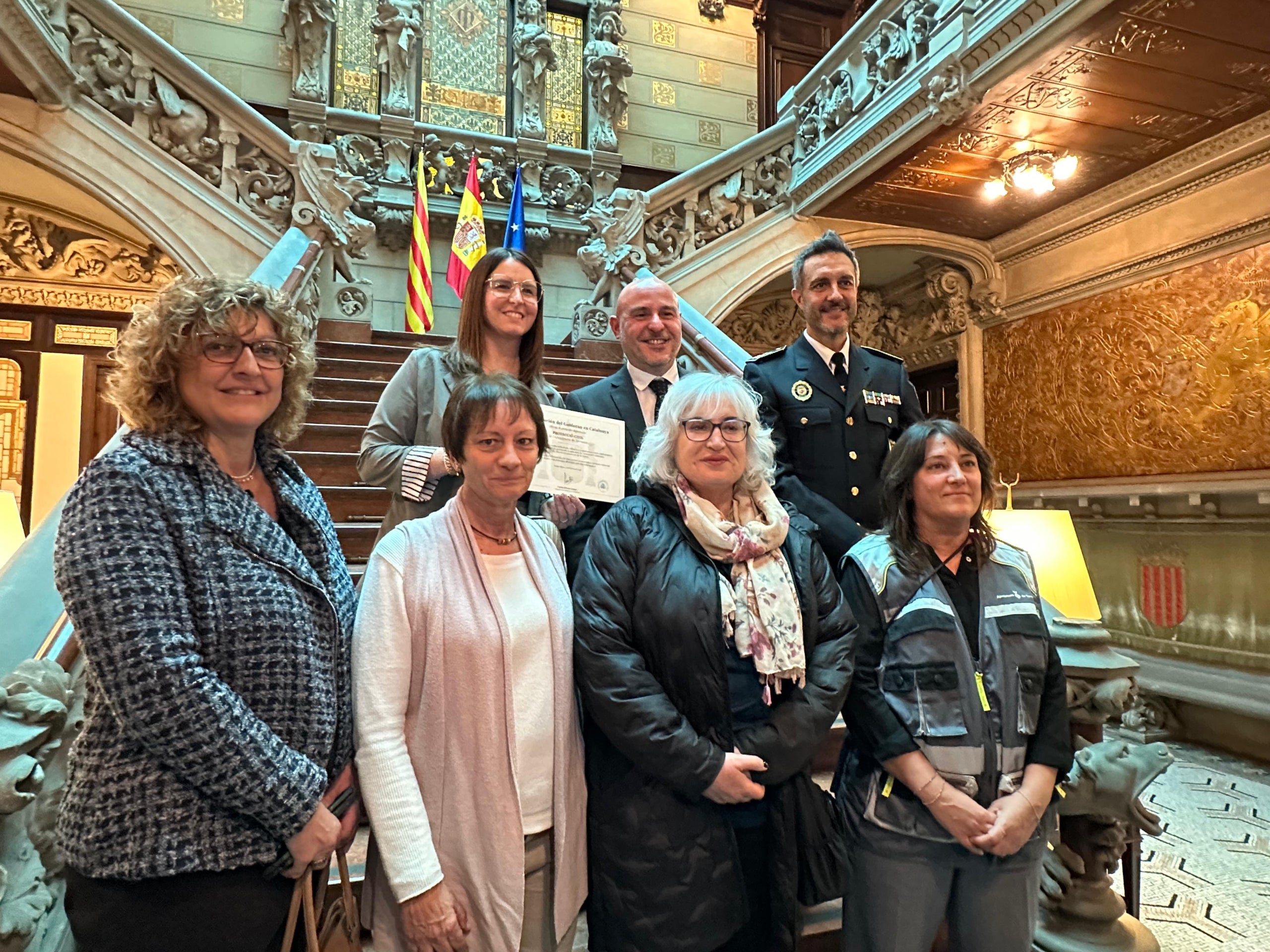 L'Ajuntament ha recollit una distinció per la seva participació en el Centre Logístic de Gestió d'Ajudes per a les inundacions de València | Aj. Terrassa