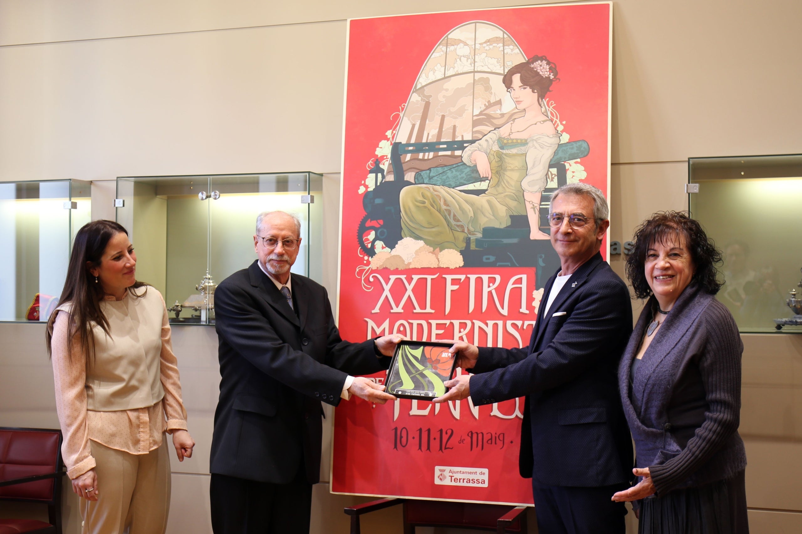 Recepció del premi obtingut pel cartell de la Fira Modernista 2024 als Premis Nacionals Modernistes | Ajuntament de Terrassa
