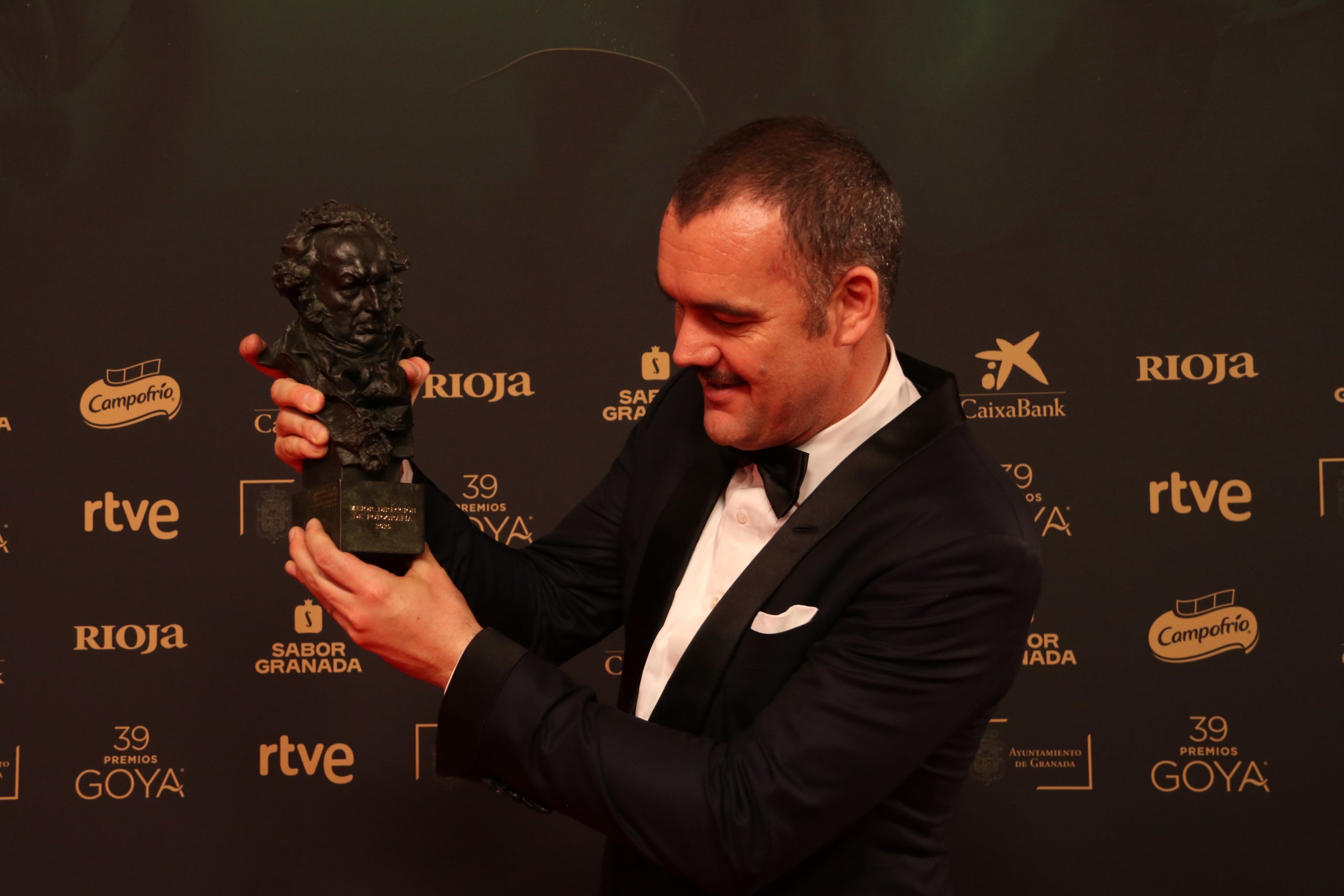 Edu Grau llueix el premi Goya a millor Director de fotografia per 'La habitación del lado' | ACN