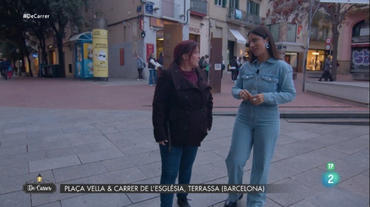 La presentadora parlant amb la Sònia sobre el restaurant que regentava la seva família | RTVE