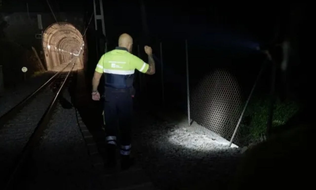 Vigilants de Ferrocarrils de la Generalitat va enxampar uns lladres de coure, que eren els mateixos que van provocar el caos a Rodalies | 3Cat
