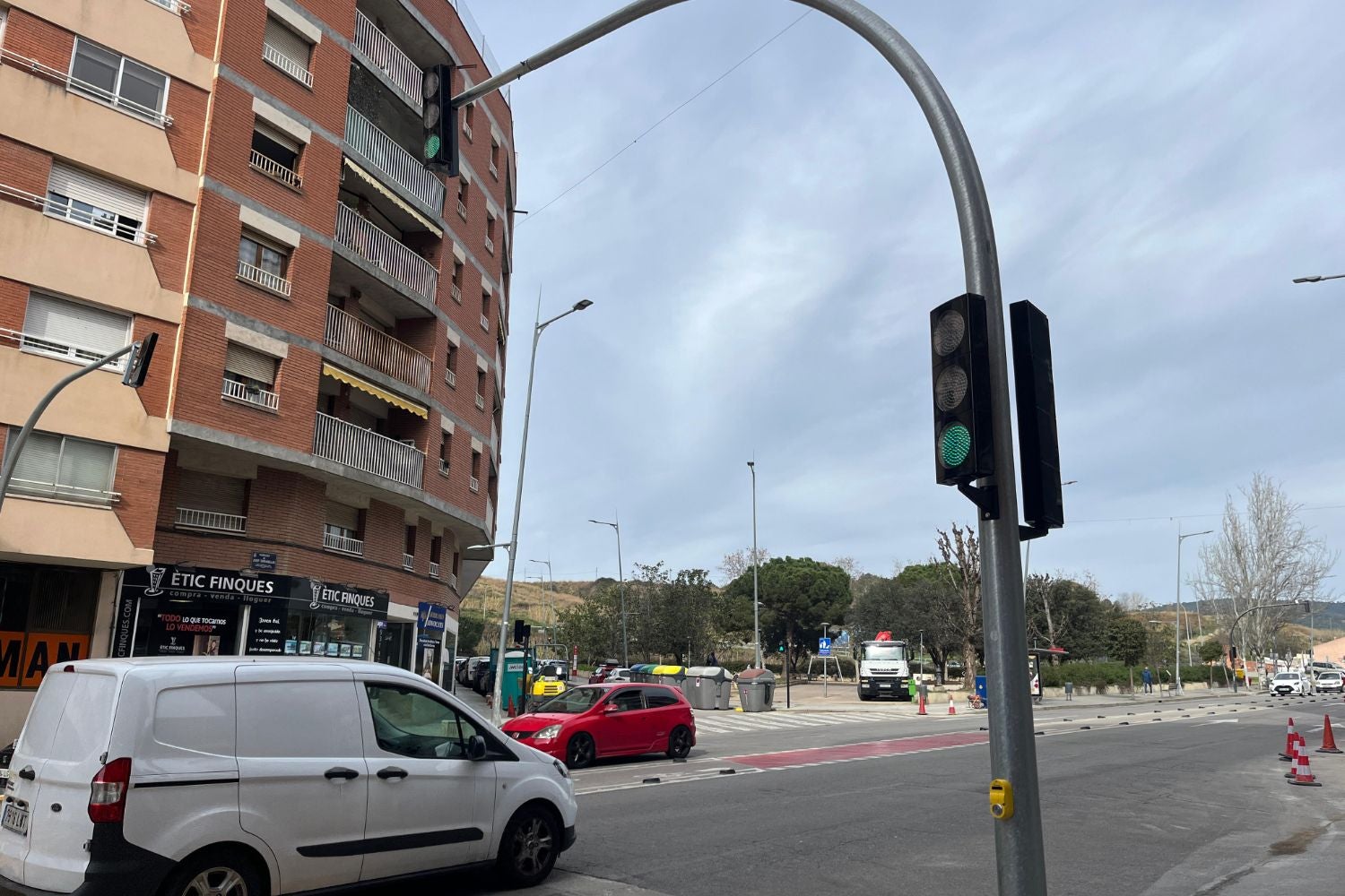 Els nous semàfors de la cruïlla de l'avinguda de Josep Tarradellas amb el carrer de Balmes | Ajuntament de Terrassa

