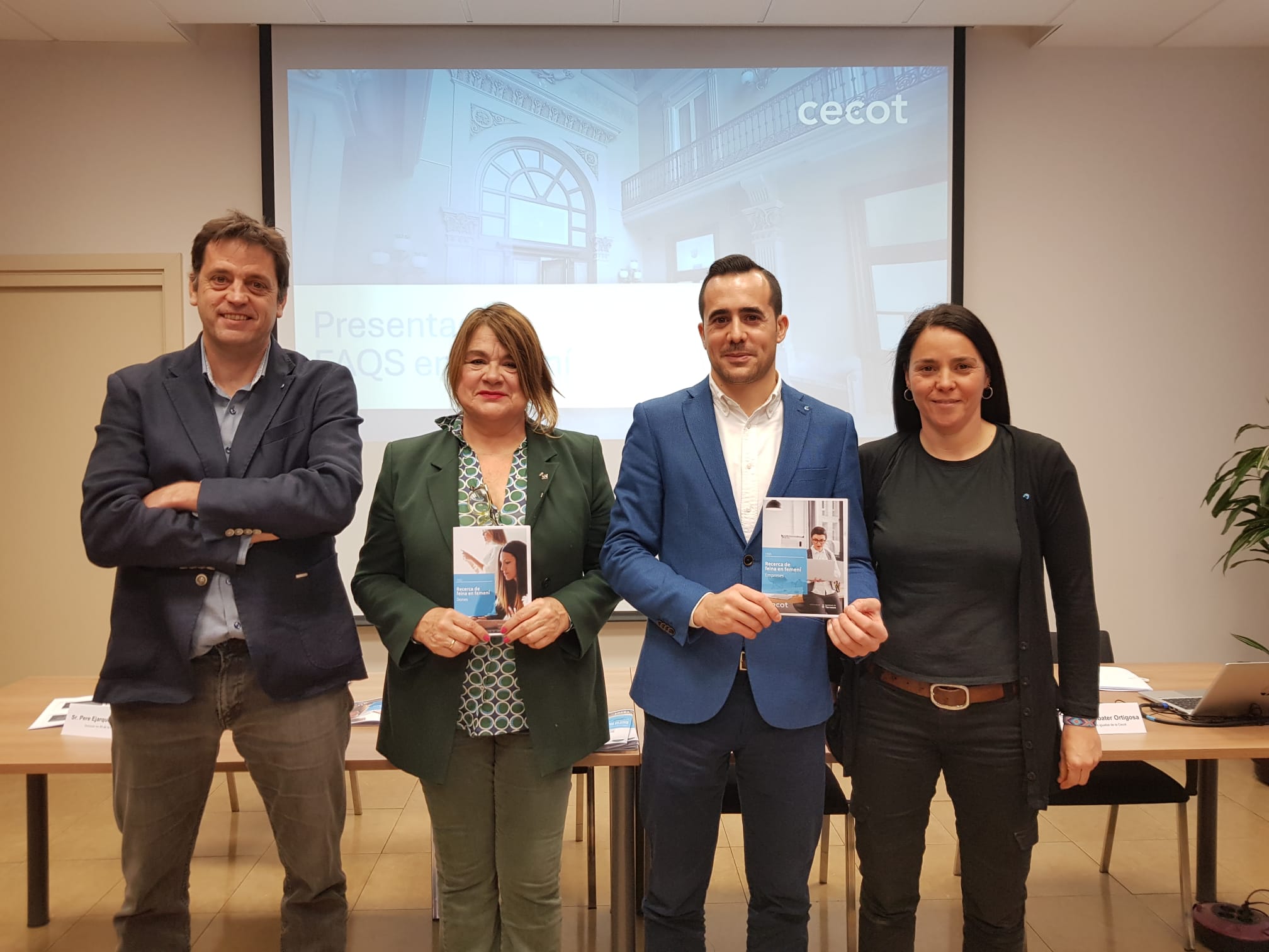 Acte de presentació del projecte 'FAQS. Recerca de feina en femení' a la Cecot | Lluïsa Tarrida