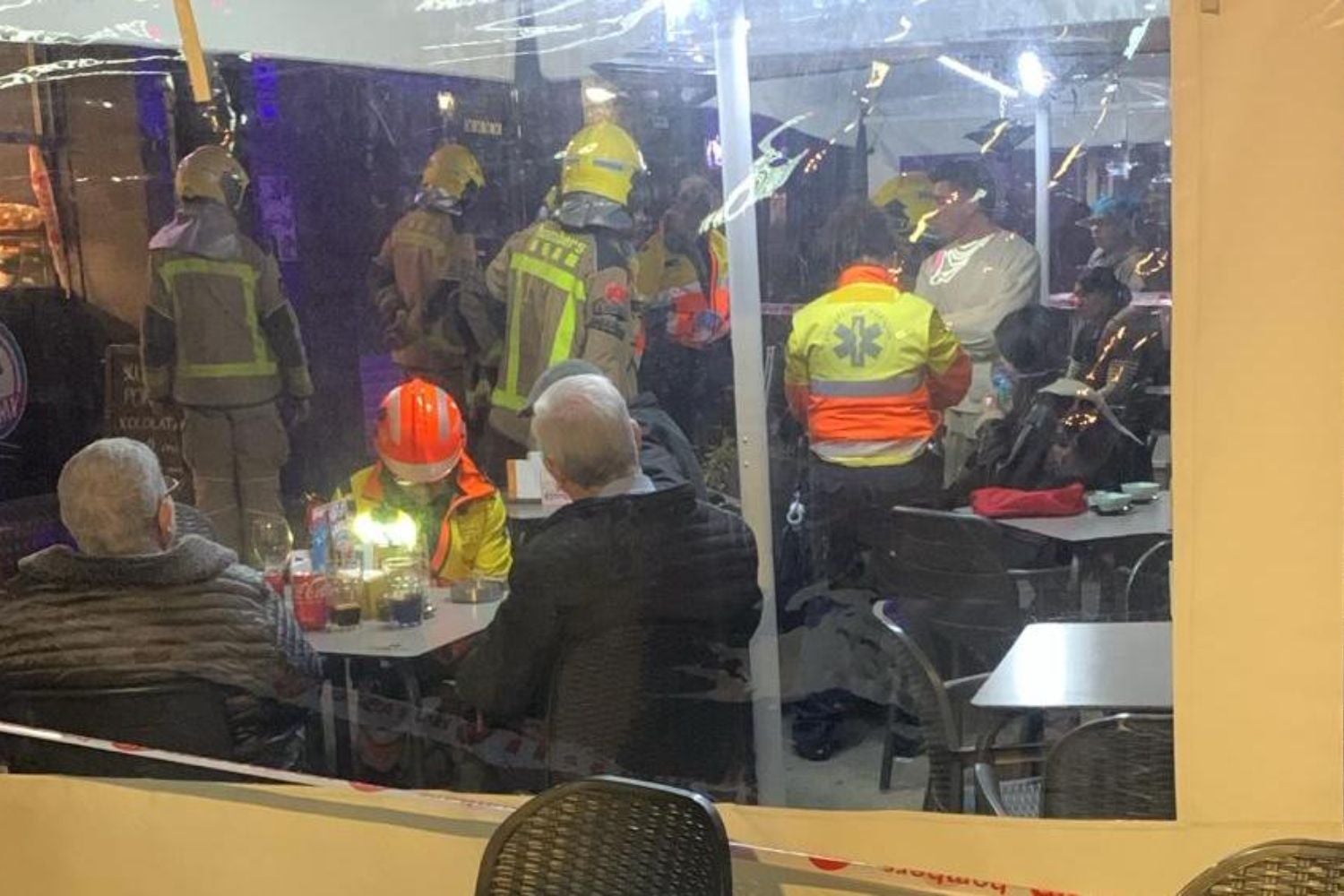 Atenen sis persones per inhalació de gas a una xurreria de Terrassa | Cedides