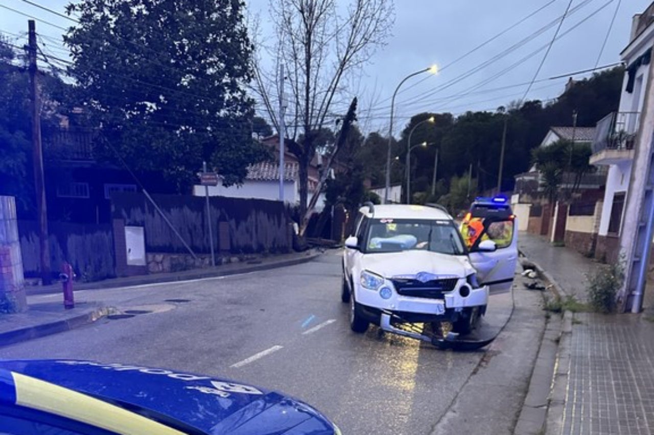 Accident de trànsit amb un vehicle implicat a Viladecavalls | Aj. Viladecavalls