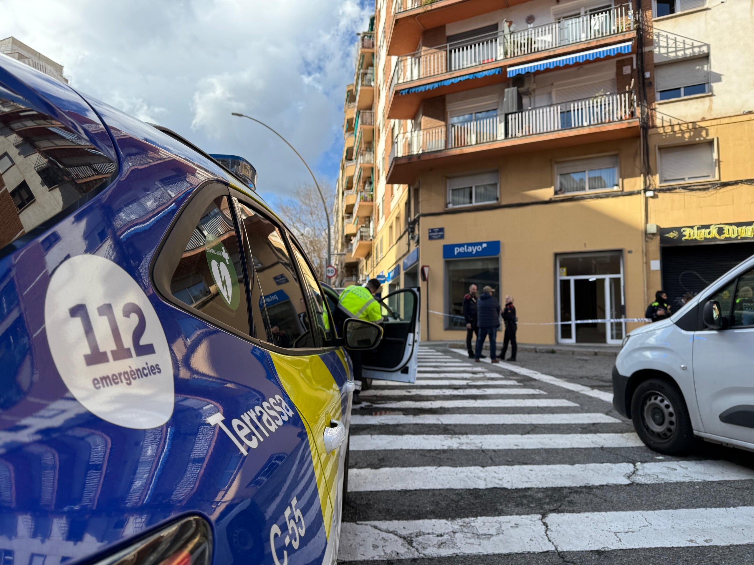 Imatges d'un cotxe dels Mossos d'Esquadra a Terrassa | ACN