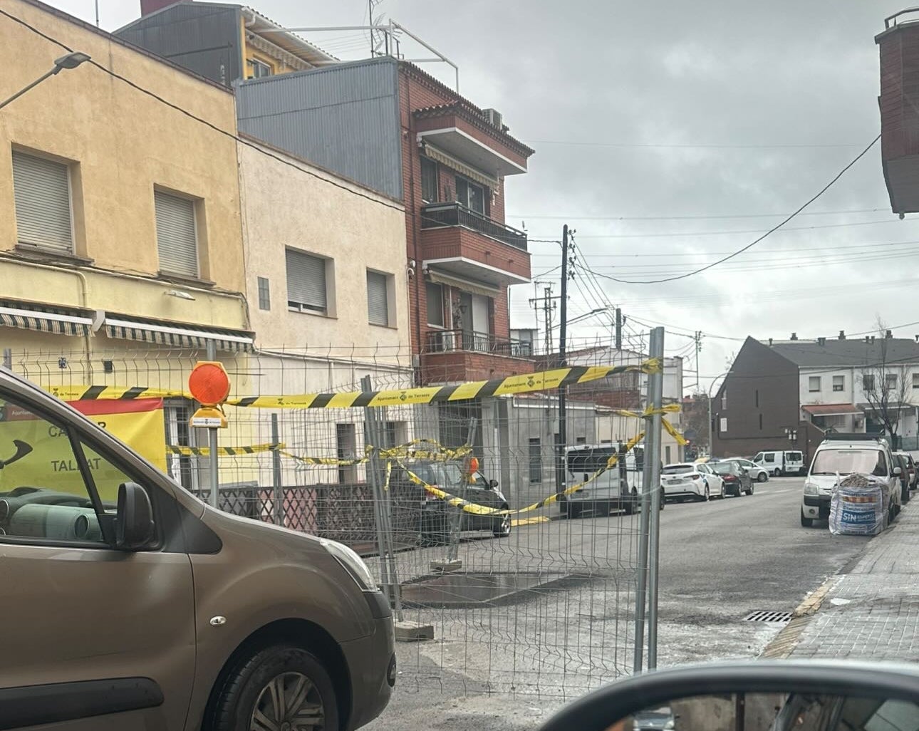 Carrer de Cadis, tancat per culpa del col·lector malmès | Pedro Garcia