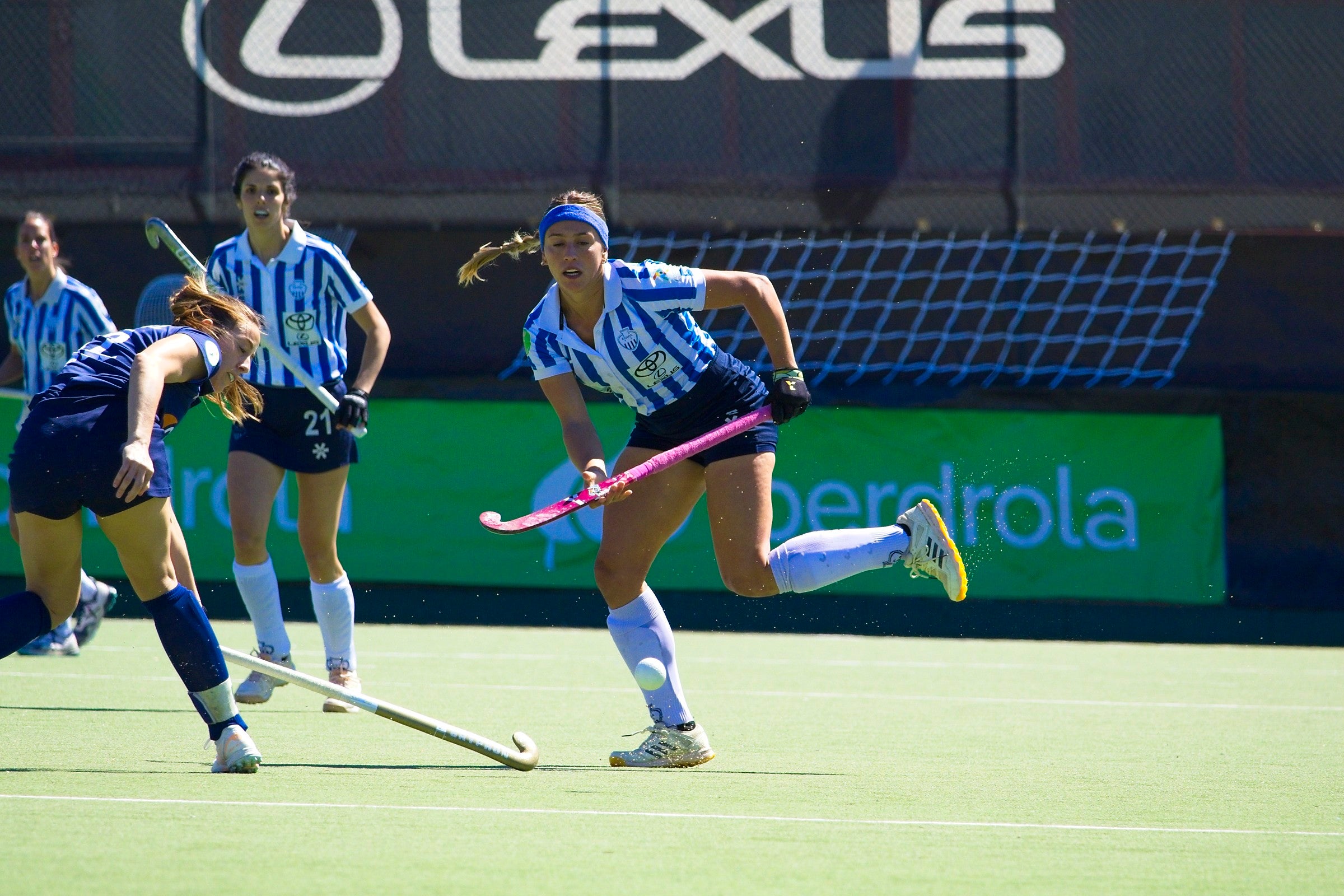 L'equip femení del Club Egara ha fet història en el món de l'hoquei. Les blanc-i-blaves s'han proclamat campiones de la Copa de la Reina després de vèncer a la gran final al Club de Campo als Shoot Outs. Aquesta era la primera vegada que les terrassenques es classificaven per a la final d'aquesta competició i la primera ha estat la vençuda. A més, ho han pogut fer a les seves instal·lacions i davant de tota la seva afició | Cristian Torras