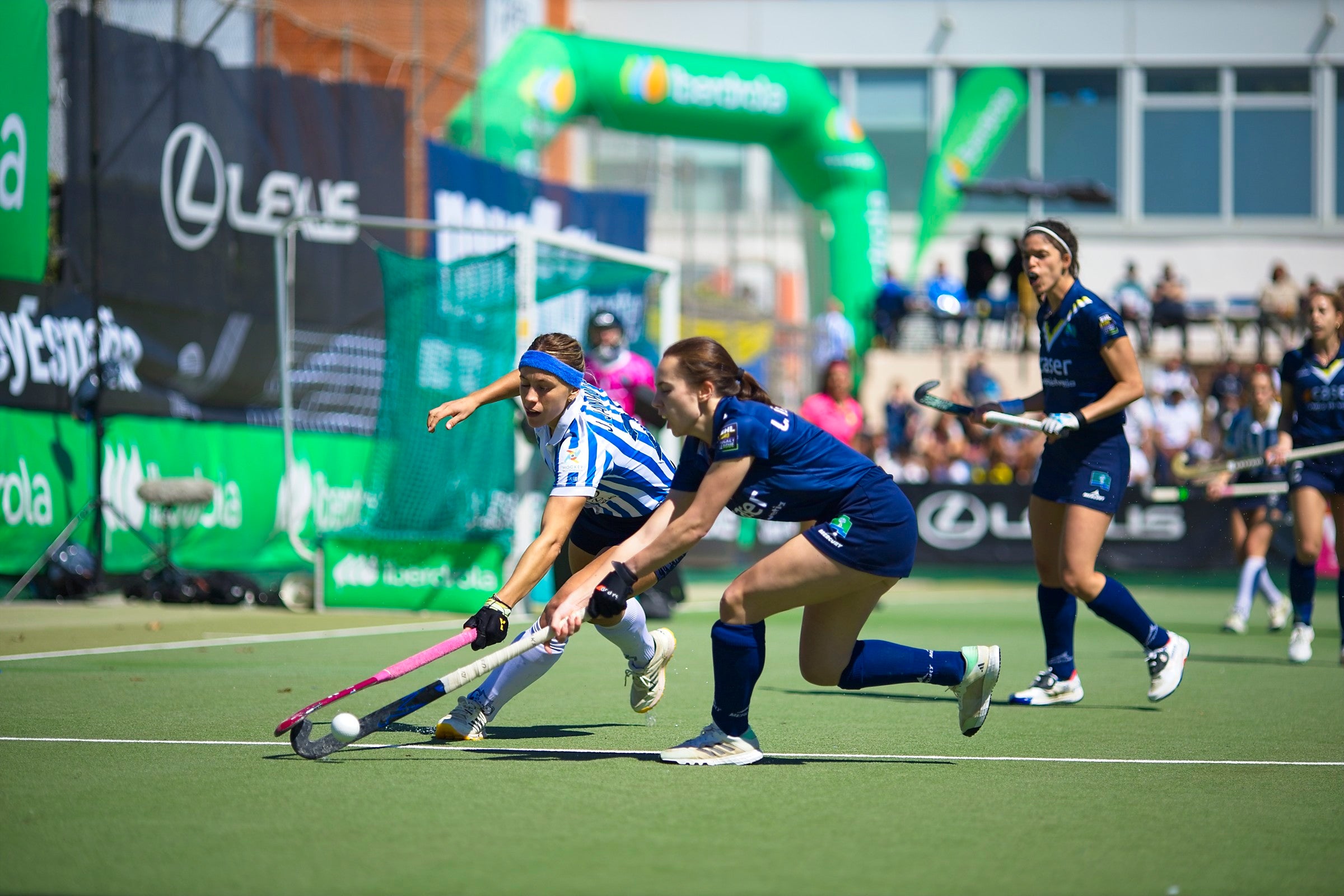 L'equip femení del Club Egara ha fet història en el món de l'hoquei. Les blanc-i-blaves s'han proclamat campiones de la Copa de la Reina després de vèncer a la gran final al Club de Campo als Shoot Outs. Aquesta era la primera vegada que les terrassenques es classificaven per a la final d'aquesta competició i la primera ha estat la vençuda. A més, ho han pogut fer a les seves instal·lacions i davant de tota la seva afició | Cristian Torras