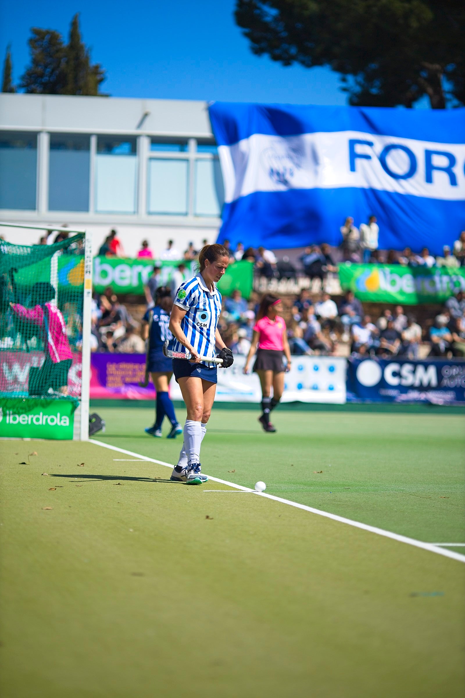 L'equip femení del Club Egara ha fet història en el món de l'hoquei. Les blanc-i-blaves s'han proclamat campiones de la Copa de la Reina després de vèncer a la gran final al Club de Campo als Shoot Outs. Aquesta era la primera vegada que les terrassenques es classificaven per a la final d'aquesta competició i la primera ha estat la vençuda. A més, ho han pogut fer a les seves instal·lacions i davant de tota la seva afició | Cristian Torras