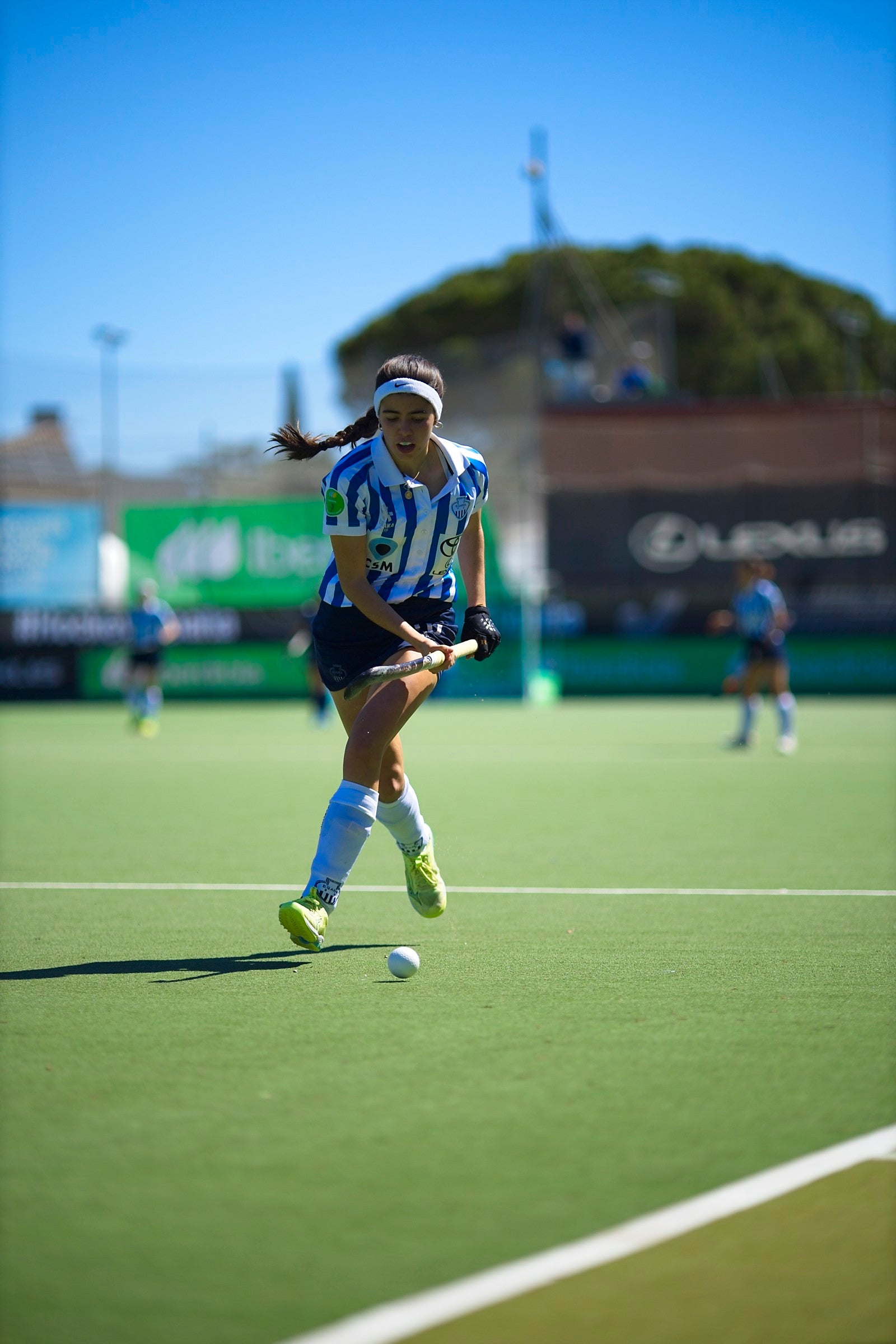 L'equip femení del Club Egara ha fet història en el món de l'hoquei. Les blanc-i-blaves s'han proclamat campiones de la Copa de la Reina després de vèncer a la gran final al Club de Campo als Shoot Outs. Aquesta era la primera vegada que les terrassenques es classificaven per a la final d'aquesta competició i la primera ha estat la vençuda. A més, ho han pogut fer a les seves instal·lacions i davant de tota la seva afició | Cristian Torras