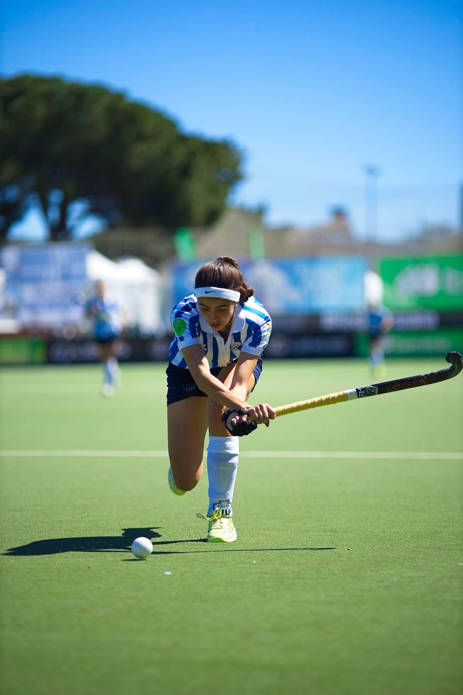 L'equip femení del Club Egara ha fet història en el món de l'hoquei. Les blanc-i-blaves s'han proclamat campiones de la Copa de la Reina després de vèncer a la gran final al Club de Campo als Shoot Outs. Aquesta era la primera vegada que les terrassenques es classificaven per a la final d'aquesta competició i la primera ha estat la vençuda. A més, ho han pogut fer a les seves instal·lacions i davant de tota la seva afició | Cristian Torras