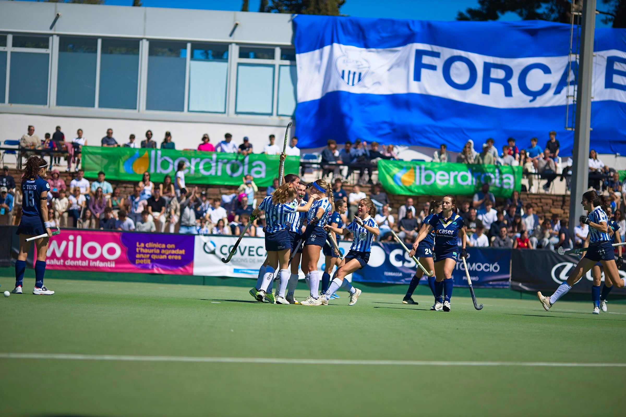 L'equip femení del Club Egara ha fet història en el món de l'hoquei. Les blanc-i-blaves s'han proclamat campiones de la Copa de la Reina després de vèncer a la gran final al Club de Campo als Shoot Outs. Aquesta era la primera vegada que les terrassenques es classificaven per a la final d'aquesta competició i la primera ha estat la vençuda. A més, ho han pogut fer a les seves instal·lacions i davant de tota la seva afició | Cristian Torras
