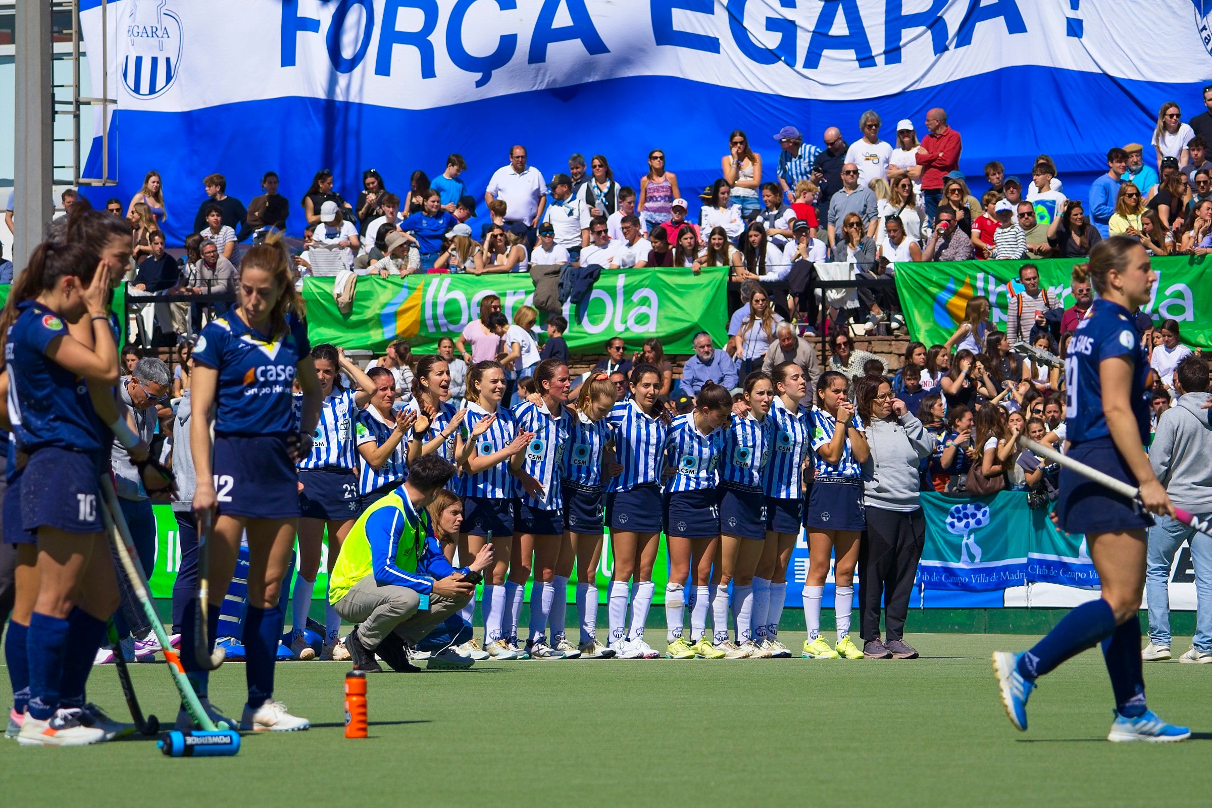 L'equip femení del Club Egara ha fet història en el món de l'hoquei. Les blanc-i-blaves s'han proclamat campiones de la Copa de la Reina després de vèncer a la gran final al Club de Campo als Shoot Outs. Aquesta era la primera vegada que les terrassenques es classificaven per a la final d'aquesta competició i la primera ha estat la vençuda. A més, ho han pogut fer a les seves instal·lacions i davant de tota la seva afició | Cristian Torras