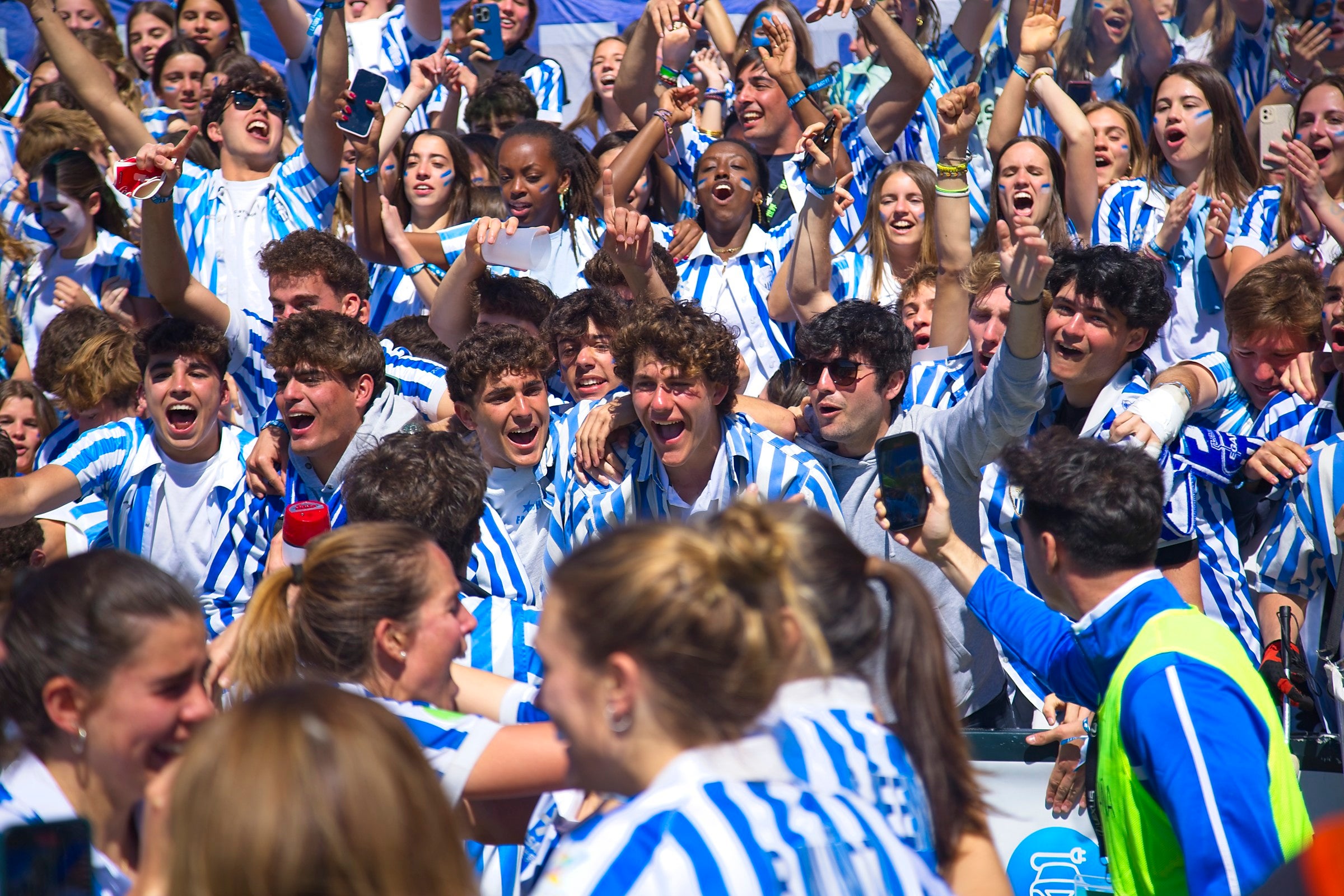 L'equip femení del Club Egara ha fet història en el món de l'hoquei. Les blanc-i-blaves s'han proclamat campiones de la Copa de la Reina després de vèncer a la gran final al Club de Campo als Shoot Outs. Aquesta era la primera vegada que les terrassenques es classificaven per a la final d'aquesta competició i la primera ha estat la vençuda. A més, ho han pogut fer a les seves instal·lacions i davant de tota la seva afició | Cristian Torras