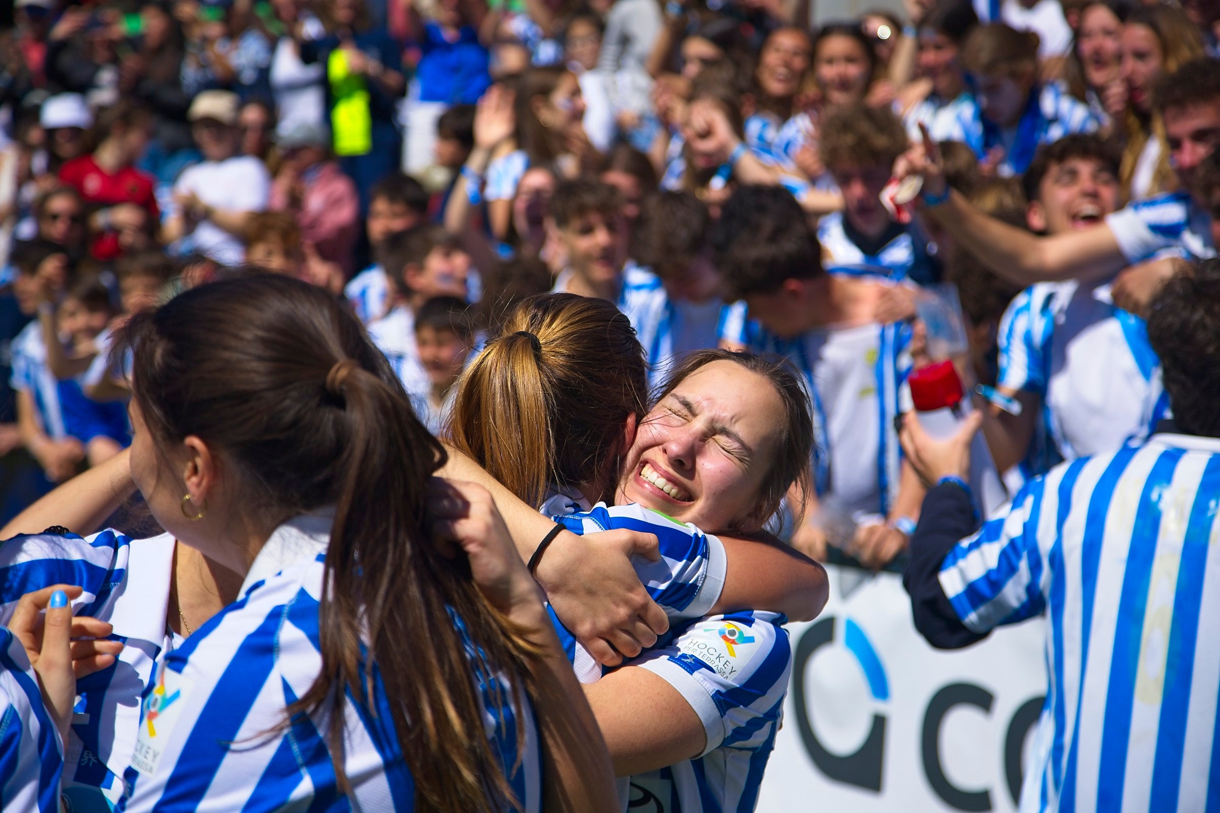 L'equip femení del Club Egara ha fet història en el món de l'hoquei. Les blanc-i-blaves s'han proclamat campiones de la Copa de la Reina després de vèncer a la gran final al Club de Campo als Shoot Outs. Aquesta era la primera vegada que les terrassenques es classificaven per a la final d'aquesta competició i la primera ha estat la vençuda. A més, ho han pogut fer a les seves instal·lacions i davant de tota la seva afició | Cristian Torras