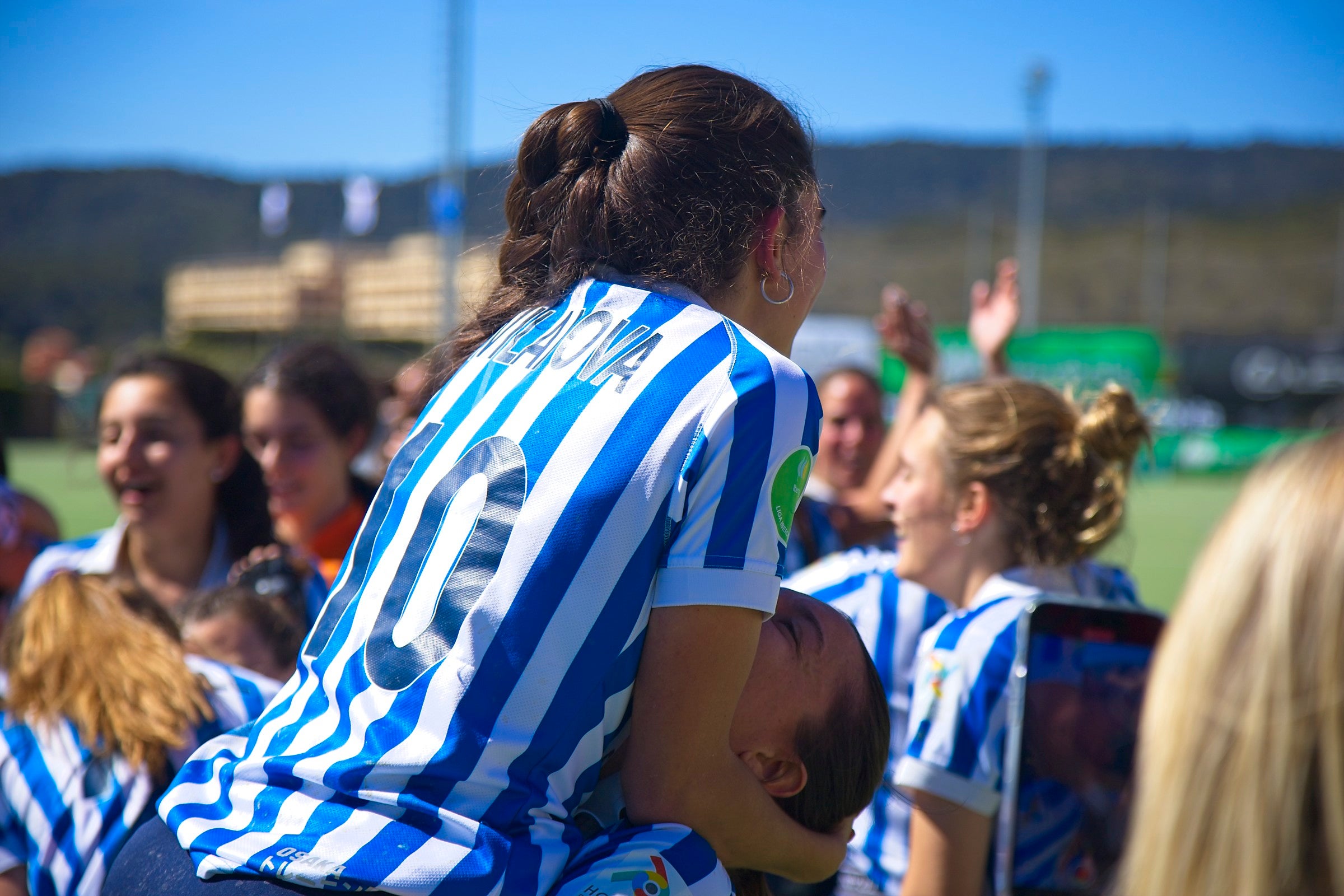 L'equip femení del Club Egara ha fet història en el món de l'hoquei. Les blanc-i-blaves s'han proclamat campiones de la Copa de la Reina després de vèncer a la gran final al Club de Campo als Shoot Outs. Aquesta era la primera vegada que les terrassenques es classificaven per a la final d'aquesta competició i la primera ha estat la vençuda. A més, ho han pogut fer a les seves instal·lacions i davant de tota la seva afició | Cristian Torras