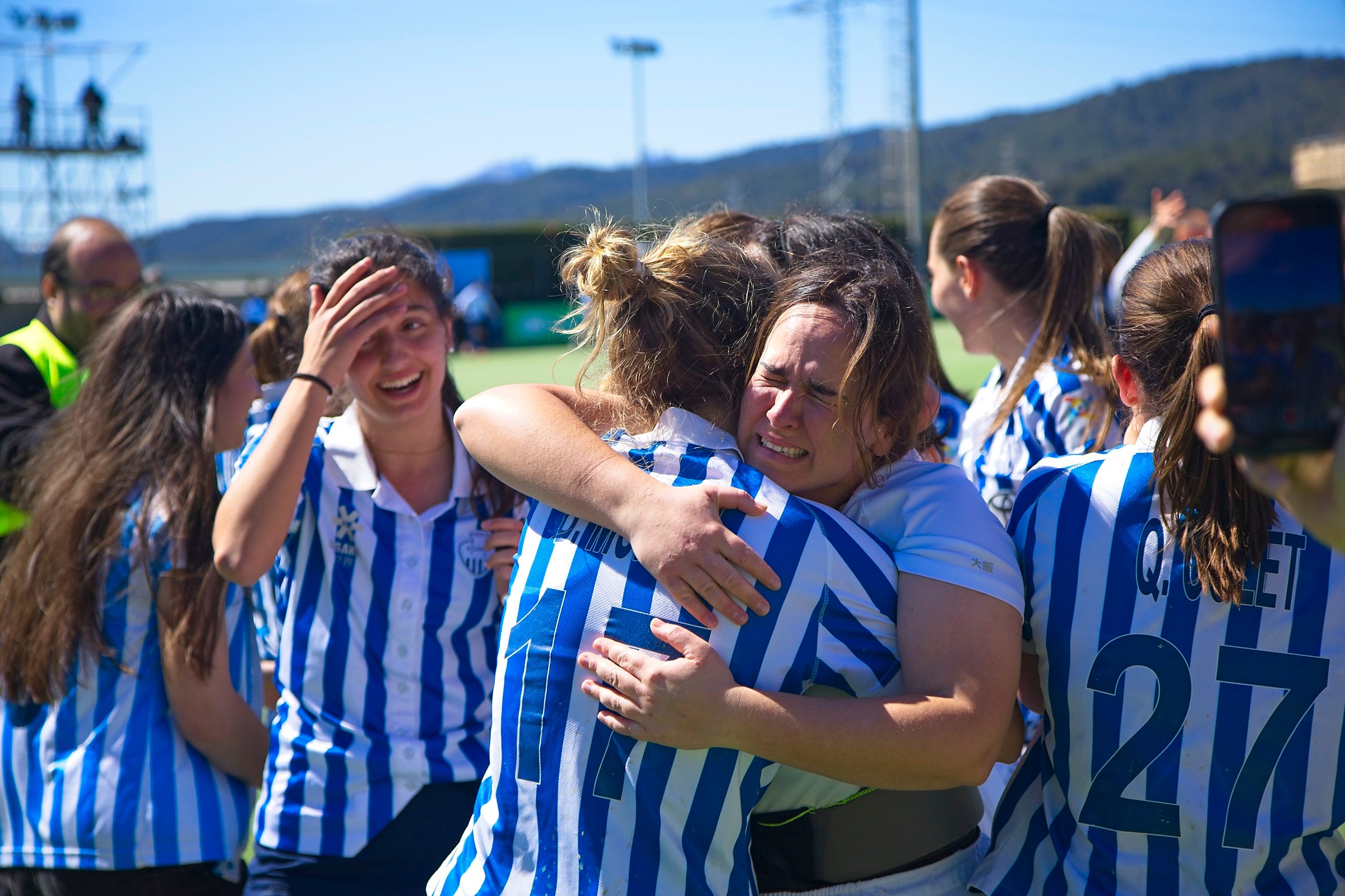 L'equip femení del Club Egara ha fet història en el món de l'hoquei. Les blanc-i-blaves s'han proclamat campiones de la Copa de la Reina després de vèncer a la gran final al Club de Campo als Shoot Outs. Aquesta era la primera vegada que les terrassenques es classificaven per a la final d'aquesta competició i la primera ha estat la vençuda. A més, ho han pogut fer a les seves instal·lacions i davant de tota la seva afició | Cristian Torras