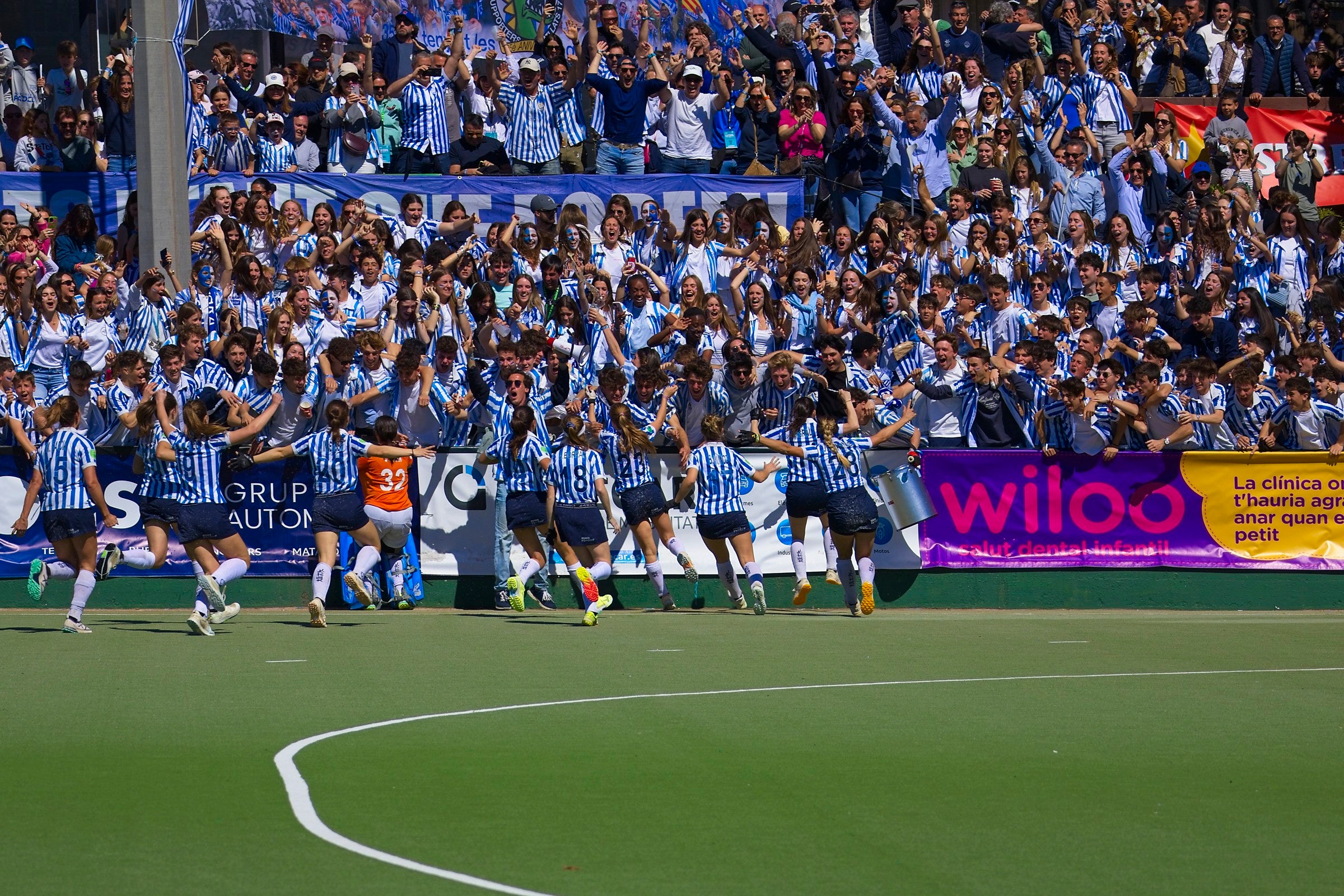 L'equip femení del Club Egara ha fet història en el món de l'hoquei. Les blanc-i-blaves s'han proclamat campiones de la Copa de la Reina després de vèncer a la gran final al Club de Campo als Shoot Outs. Aquesta era la primera vegada que les terrassenques es classificaven per a la final d'aquesta competició i la primera ha estat la vençuda. A més, ho han pogut fer a les seves instal·lacions i davant de tota la seva afició | Cristian Torras