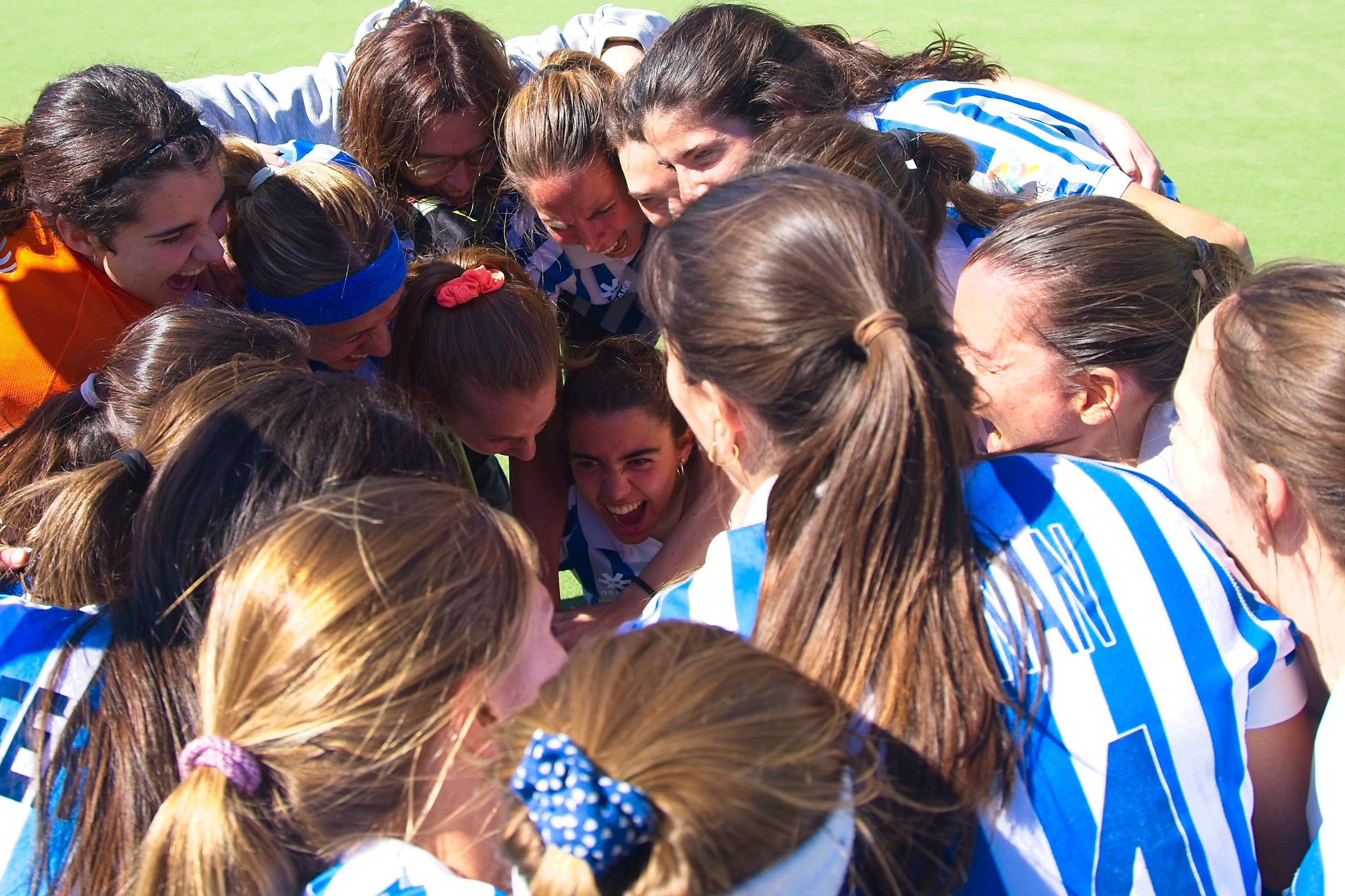 L'equip femení del Club Egara ha fet història en el món de l'hoquei. Les blanc-i-blaves s'han proclamat campiones de la Copa de la Reina després de vèncer a la gran final al Club de Campo als Shoot Outs. Aquesta era la primera vegada que les terrassenques es classificaven per a la final d'aquesta competició i la primera ha estat la vençuda. A més, ho han pogut fer a les seves instal·lacions i davant de tota la seva afició | Cristian Torras