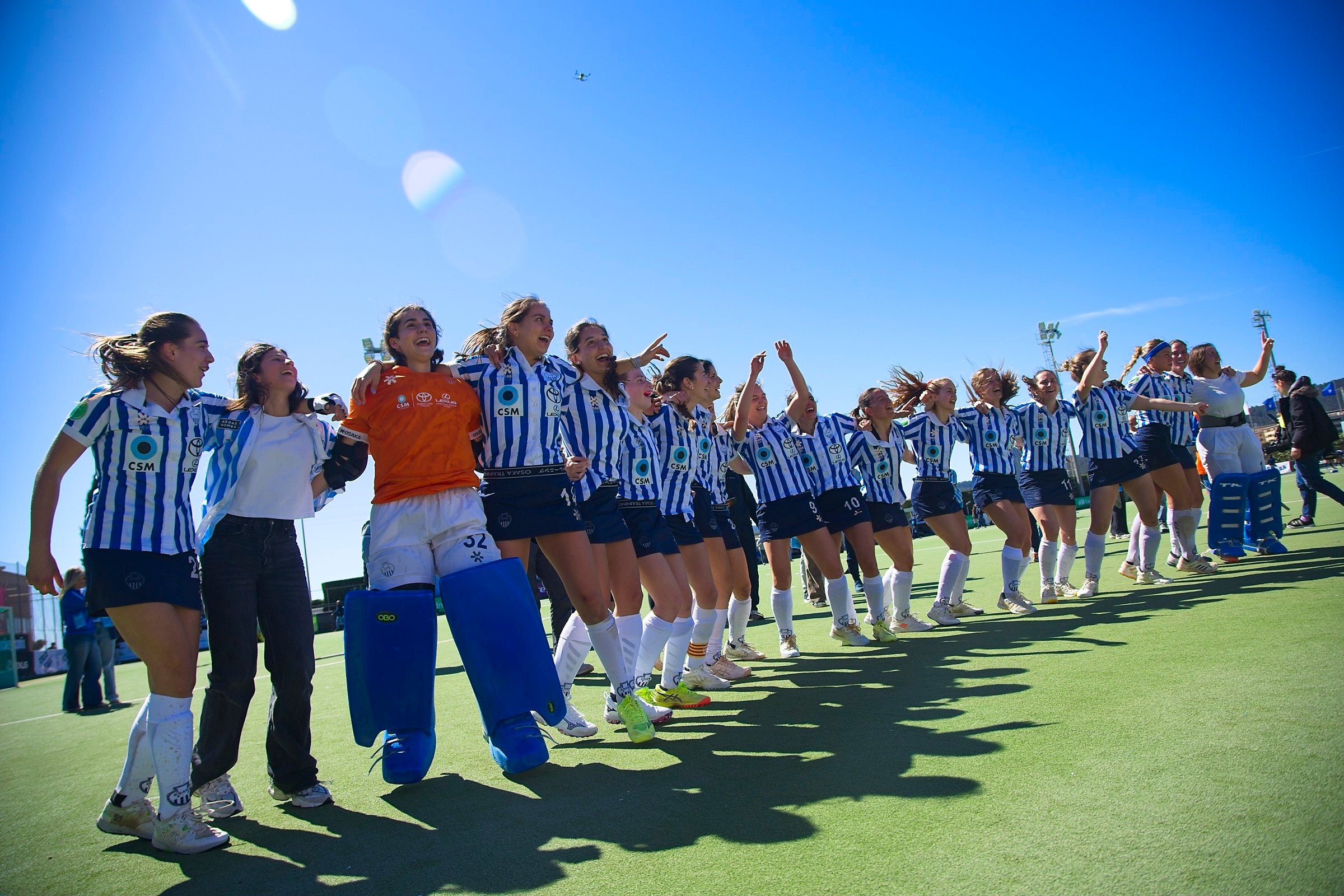 L'equip femení del Club Egara ha fet història en el món de l'hoquei. Les blanc-i-blaves s'han proclamat campiones de la Copa de la Reina després de vèncer a la gran final al Club de Campo als Shoot Outs. Aquesta era la primera vegada que les terrassenques es classificaven per a la final d'aquesta competició i la primera ha estat la vençuda. A més, ho han pogut fer a les seves instal·lacions i davant de tota la seva afició | Cristian Torras