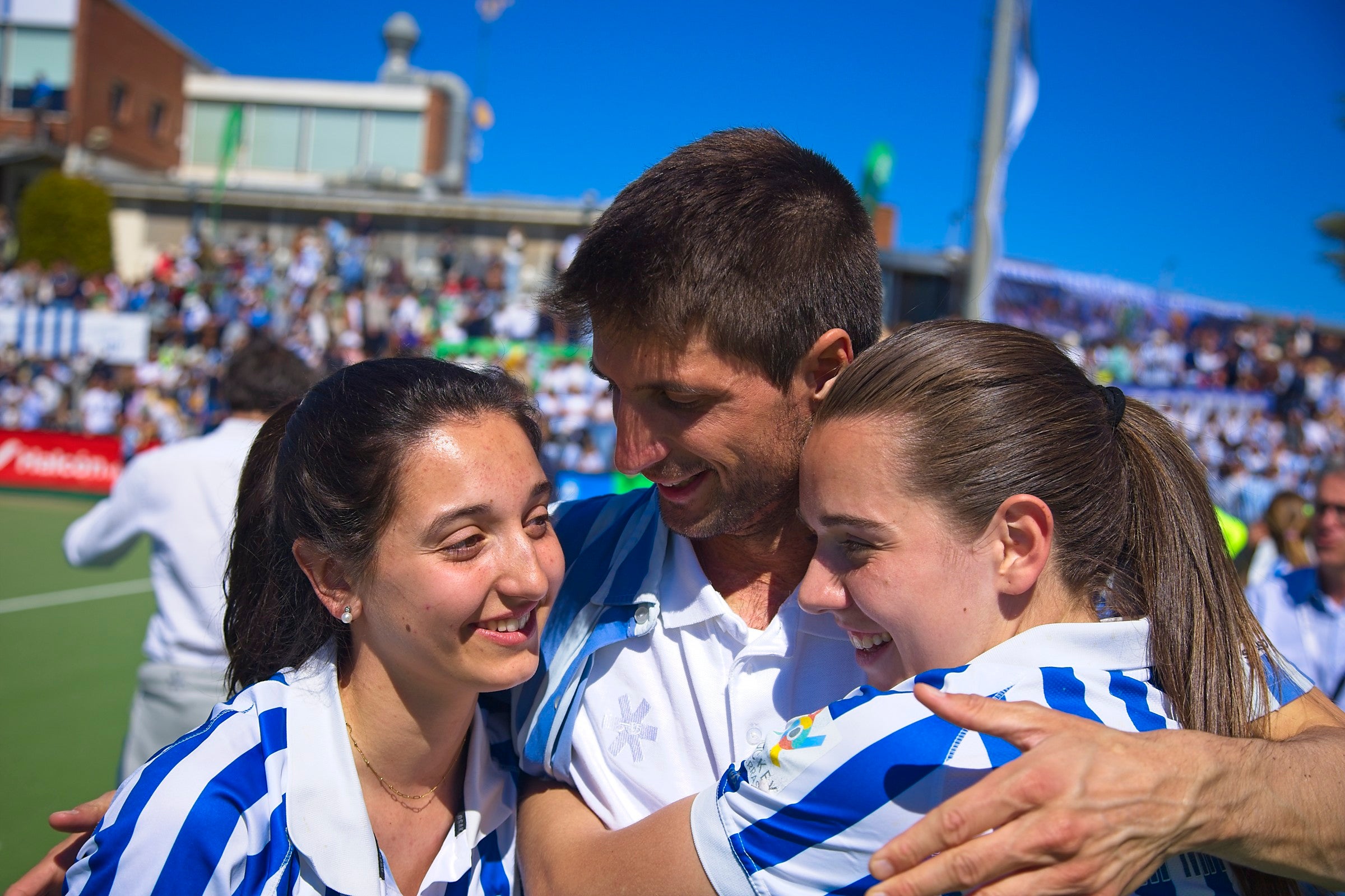 L'equip femení del Club Egara ha fet història en el món de l'hoquei. Les blanc-i-blaves s'han proclamat campiones de la Copa de la Reina després de vèncer a la gran final al Club de Campo als Shoot Outs. Aquesta era la primera vegada que les terrassenques es classificaven per a la final d'aquesta competició i la primera ha estat la vençuda. A més, ho han pogut fer a les seves instal·lacions i davant de tota la seva afició | Cristian Torras