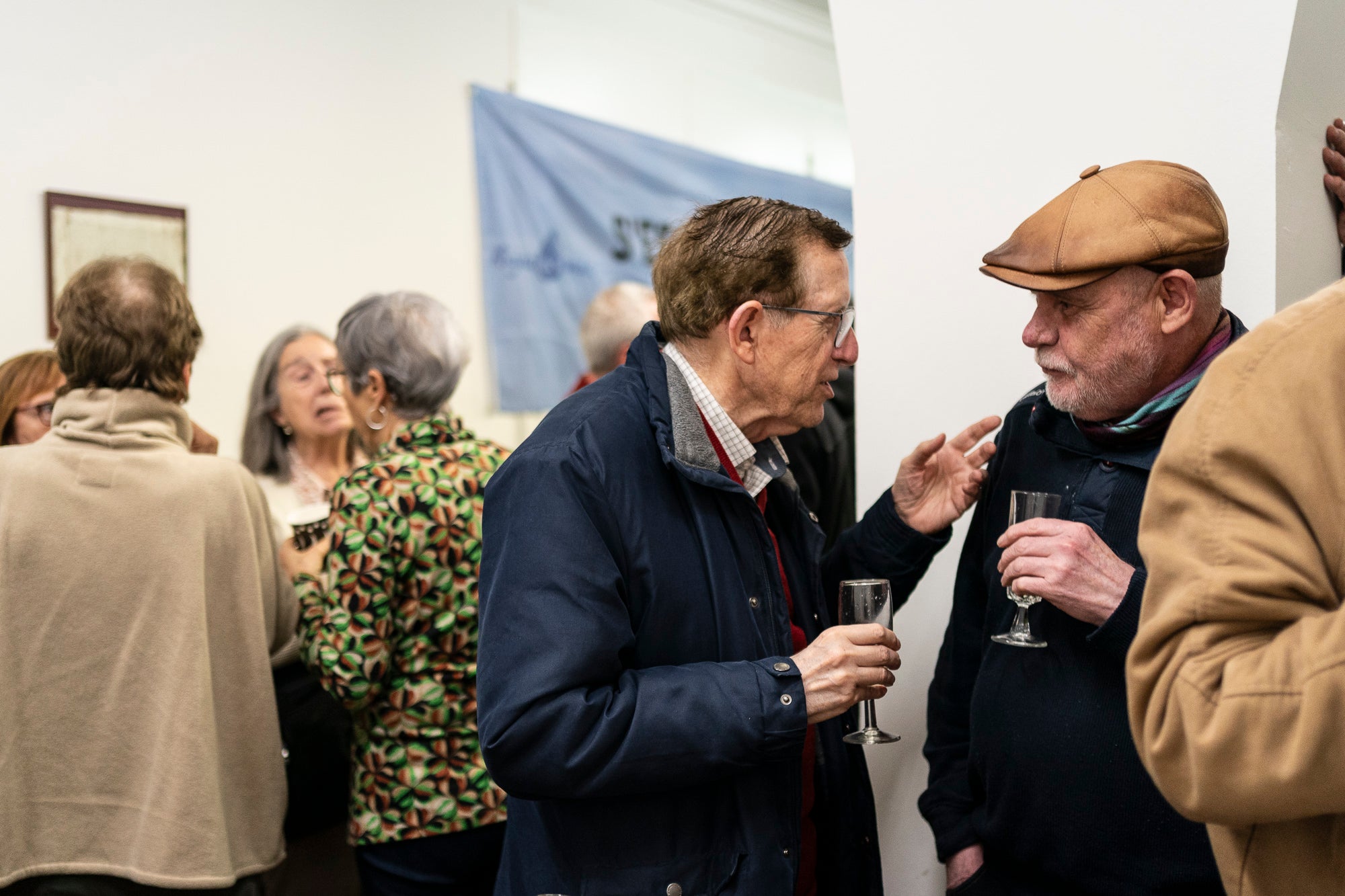 Aquest dilluns, dia 24 de març, va tenir lloc la inauguració de la nova seu de l’Observatori de l’Aigua de Terrassa, al carrer de Martín Diez. Aquest espai neix com a lloc de “participació, debat i construcció d’un model de gestió de l’aigua més just, transparent i sostenible”. Encara amb alguns detalls d’obra per posar-lo totalment al dia, l’acte ha comptat amb la presència d’integrants de l’OAT i companys que no s’han volgut perdre la celebració.