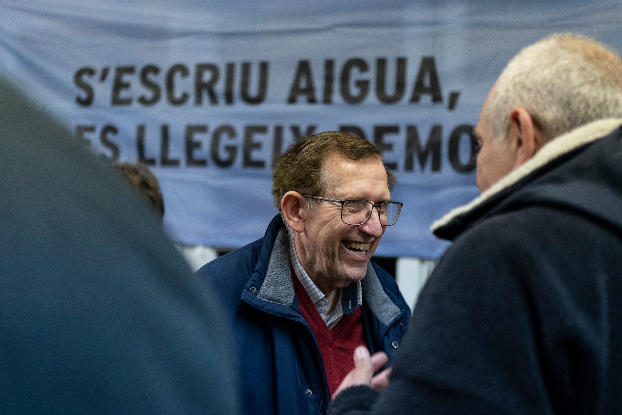 Aquest dilluns, dia 24 de març, va tenir lloc la inauguració de la nova seu de l’Observatori de l’Aigua de Terrassa, al carrer de Martín Diez. Aquest espai neix com a lloc de “participació, debat i construcció d’un model de gestió de l’aigua més just, transparent i sostenible”. Encara amb alguns detalls d’obra per posar-lo totalment al dia, l’acte ha comptat amb la presència d’integrants de l’OAT i companys que no s’han volgut perdre la celebració.